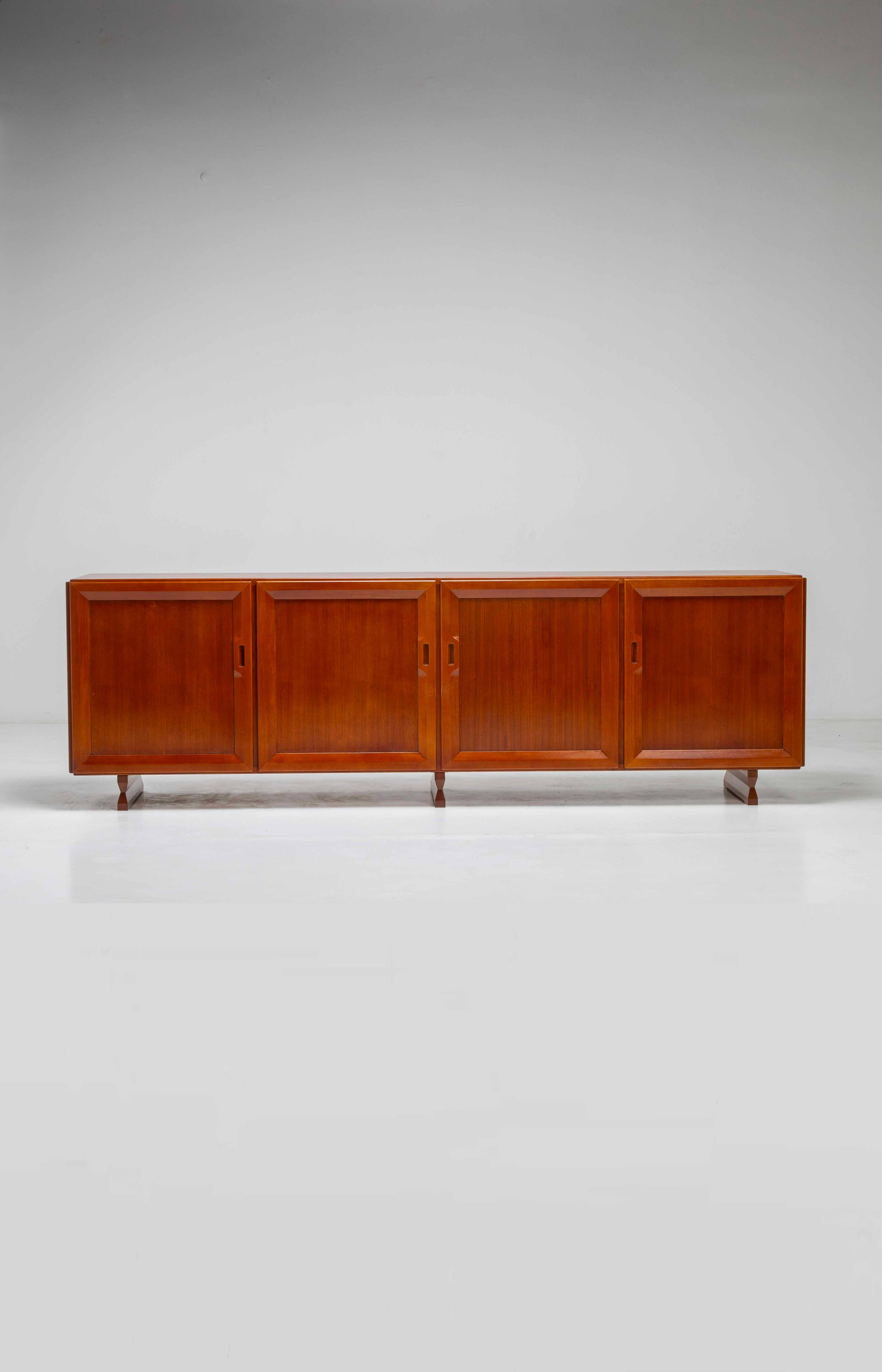 Franco Albini Stunning wood MB15 Sideboard for Poggi, Italian Design 1950s In Good Condition For Sale In Milan, IT