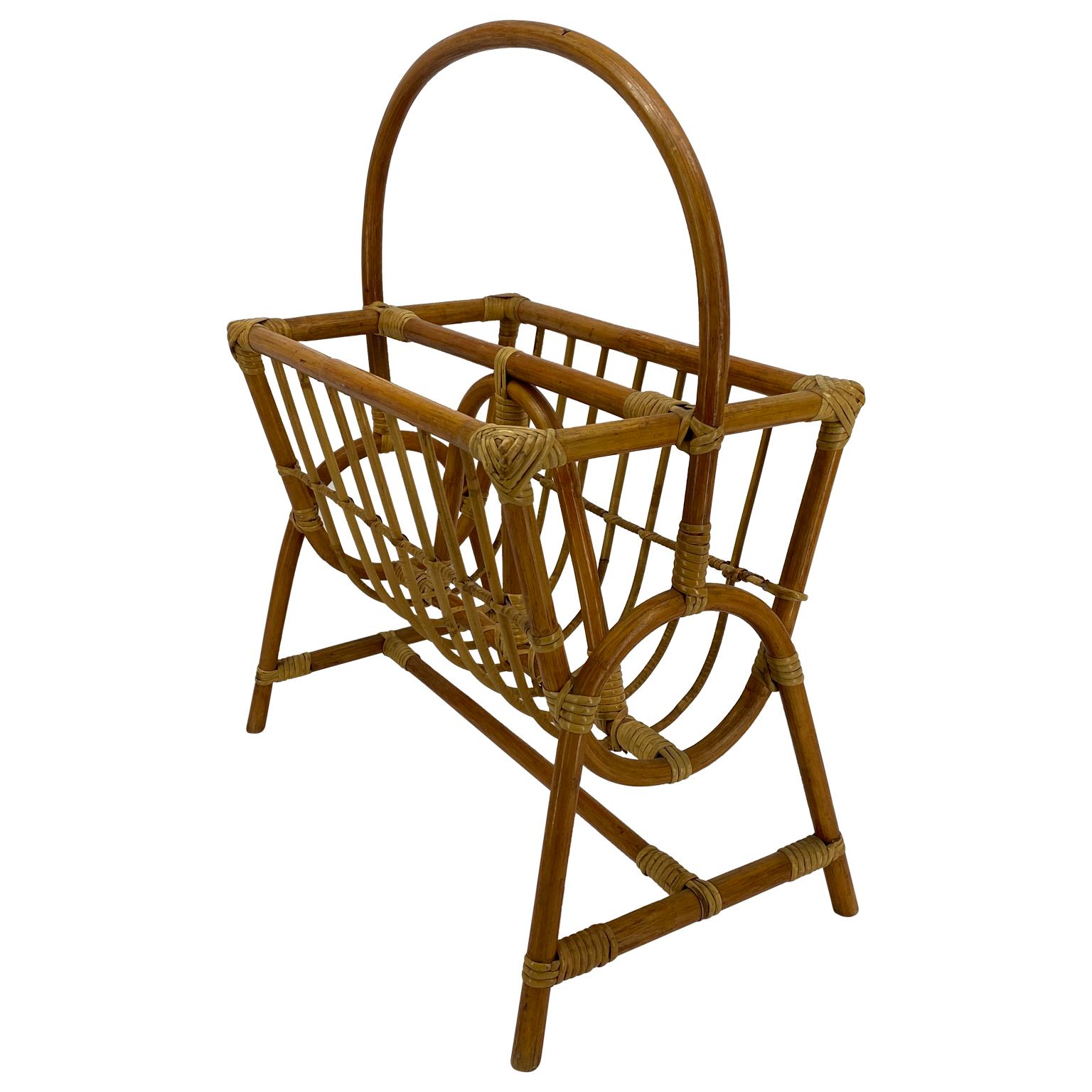 Mid-Century Modern Franco Albini style rattan and bamboo magazine rack. This classic style of the mid-century period is a lovely addition to your indoor or outdoor decor. In very good condition, the rattan shines in the light and is functional and