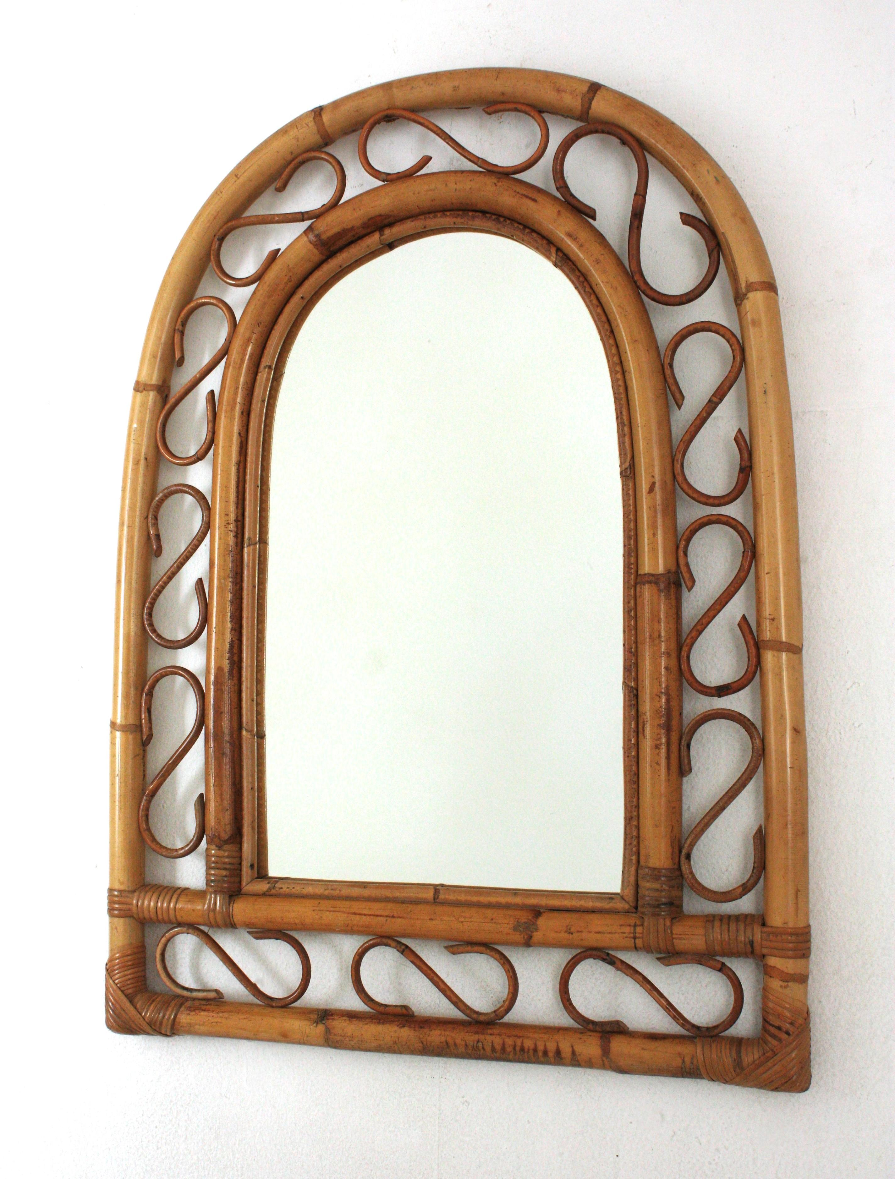 Franco Albini Style Bamboo Rattan Mirror with Arched Top In Good Condition For Sale In Barcelona, ES