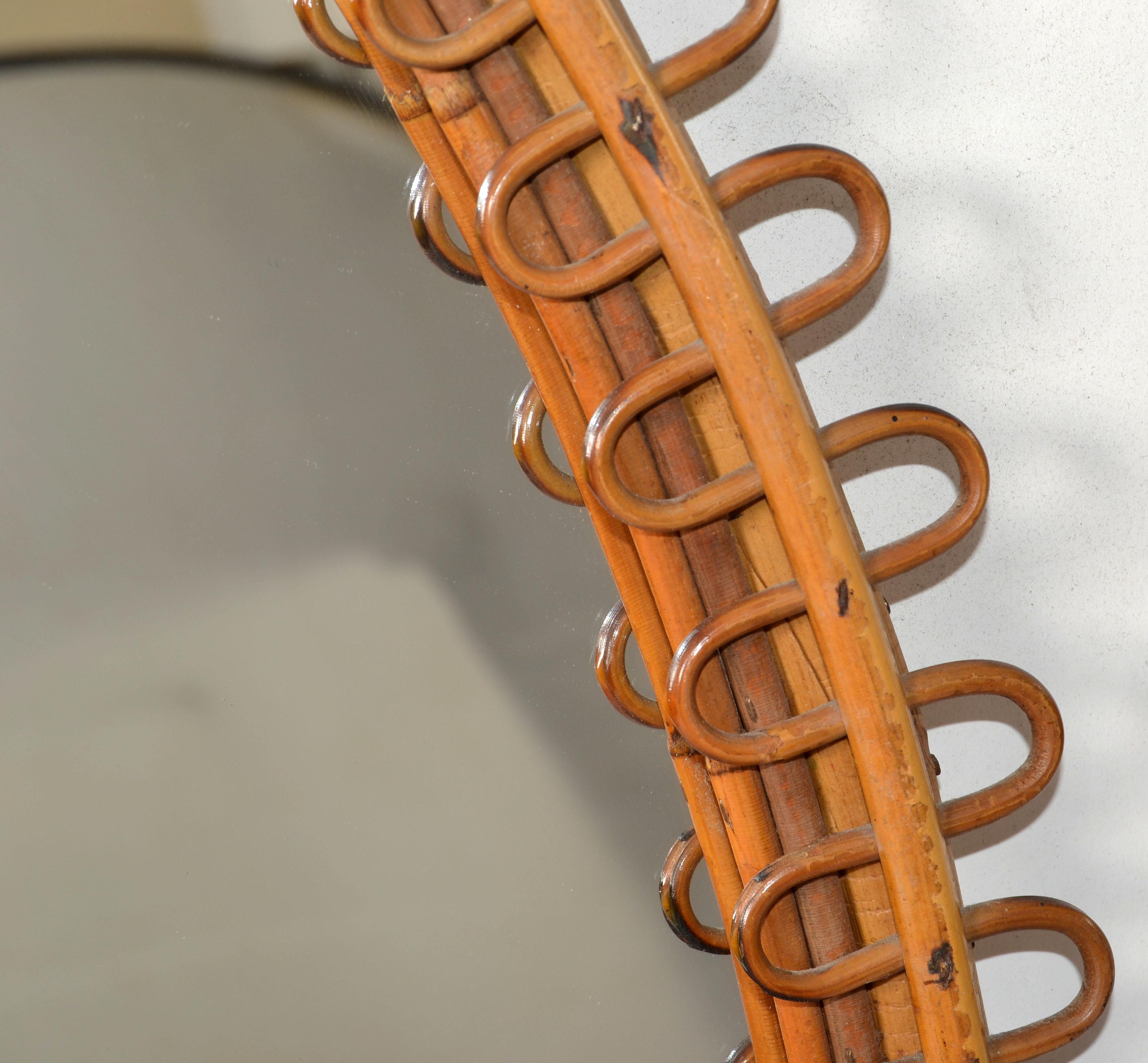 XX secolo Specchio da parete ovale ovale in bambù bruciato in stile Franco Albini, realizzato a mano. in vendita