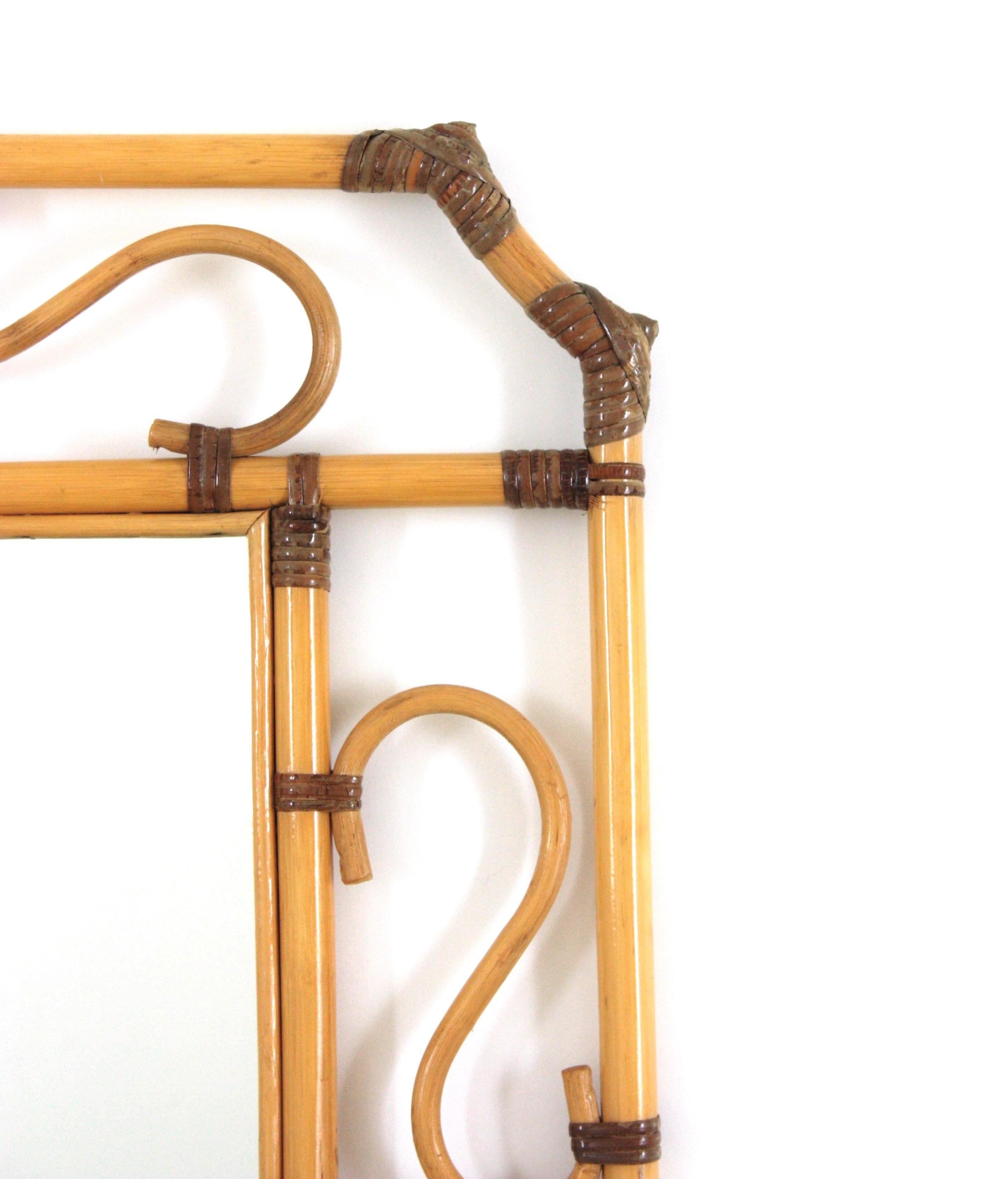 Großer achteckiger Rattanspiegel im Franco Albini-Stil, Italien 1960er Jahre (Bambus) im Angebot