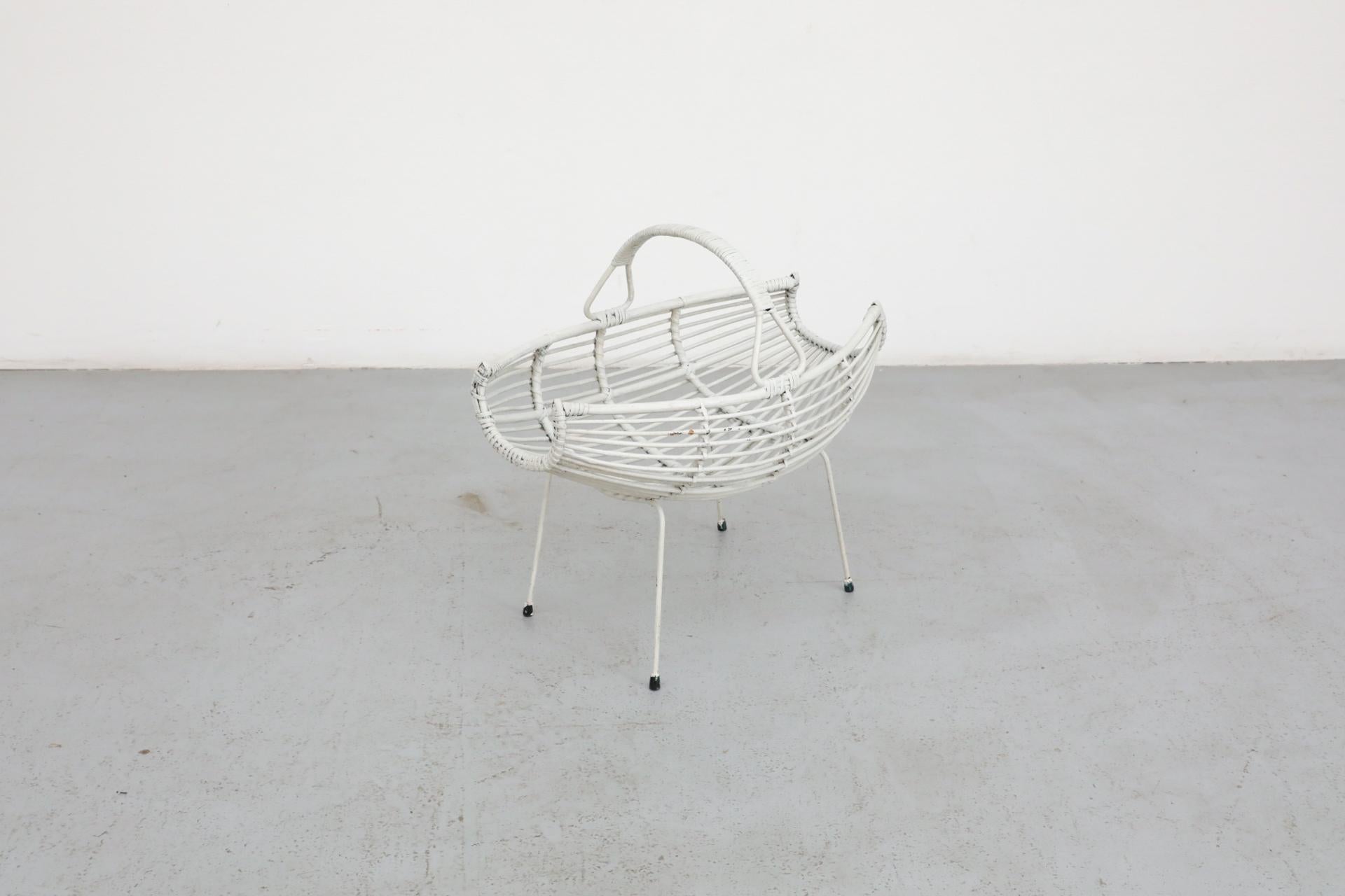 Franco Albini Stil Mid-Century blass grau über gemalt Bambus Korb im Zustand „Gut“ im Angebot in Los Angeles, CA