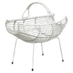 Panier en bambou peint gris pâle du milieu du siècle dernier de style Franco Albini