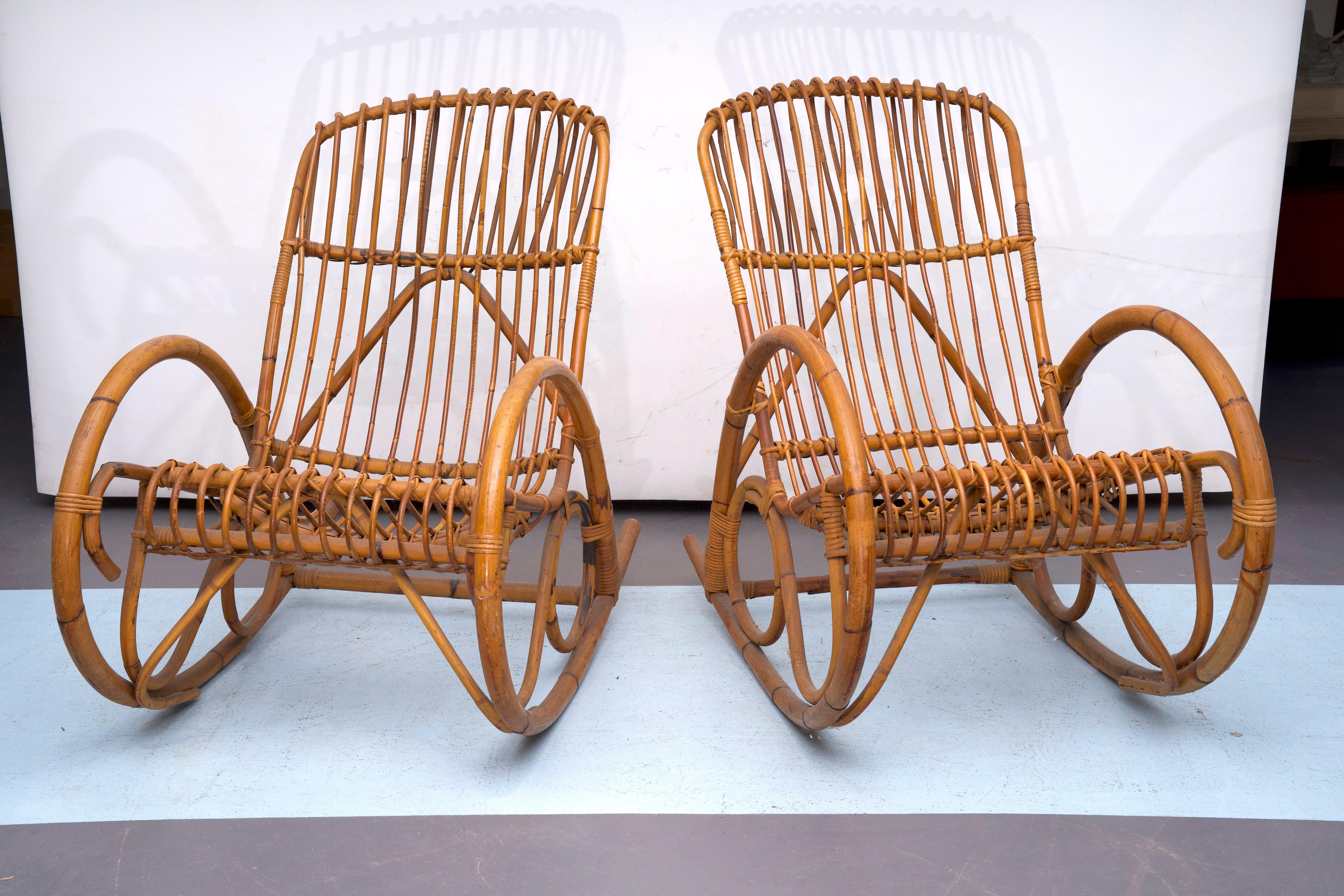 Estilo Franco Albini, pareja de mecedoras de ratán y bambú. Italia años 50 en venta 4