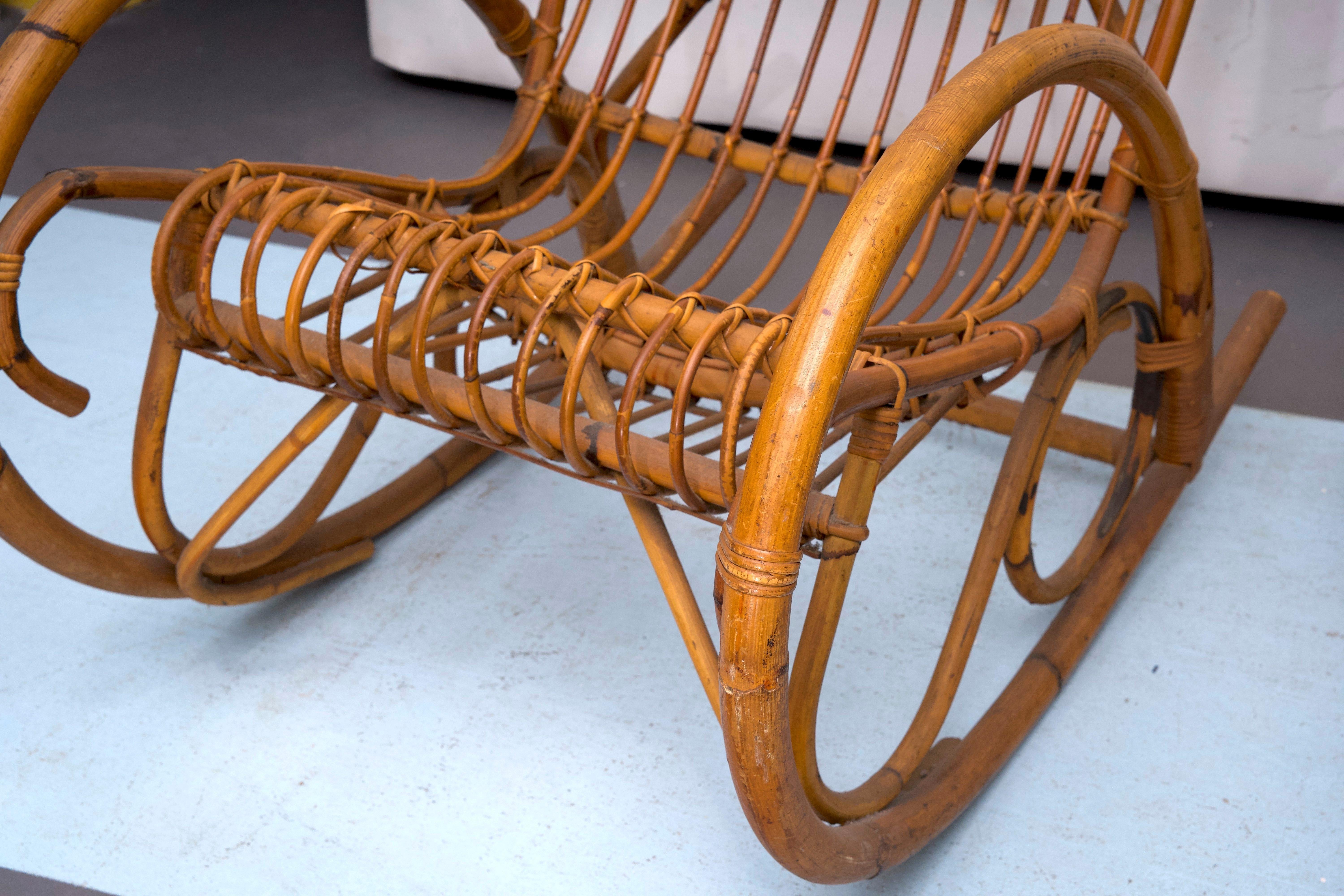 Estilo Franco Albini, pareja de mecedoras de ratán y bambú. Italia años 50 en venta 5
