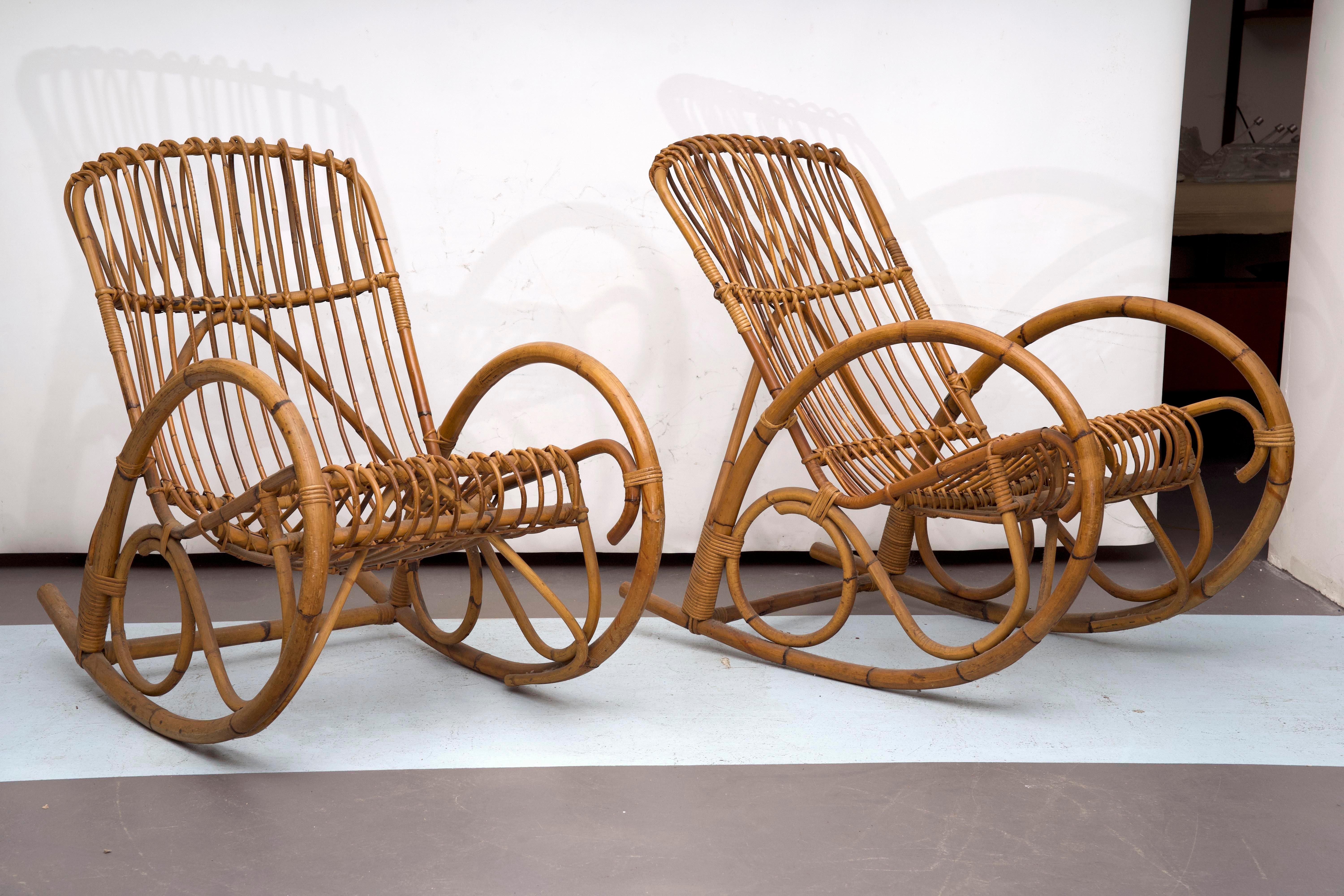 Estilo Franco Albini, pareja de mecedoras de ratán y bambú. Italia años 50 Moderno de mediados de siglo en venta