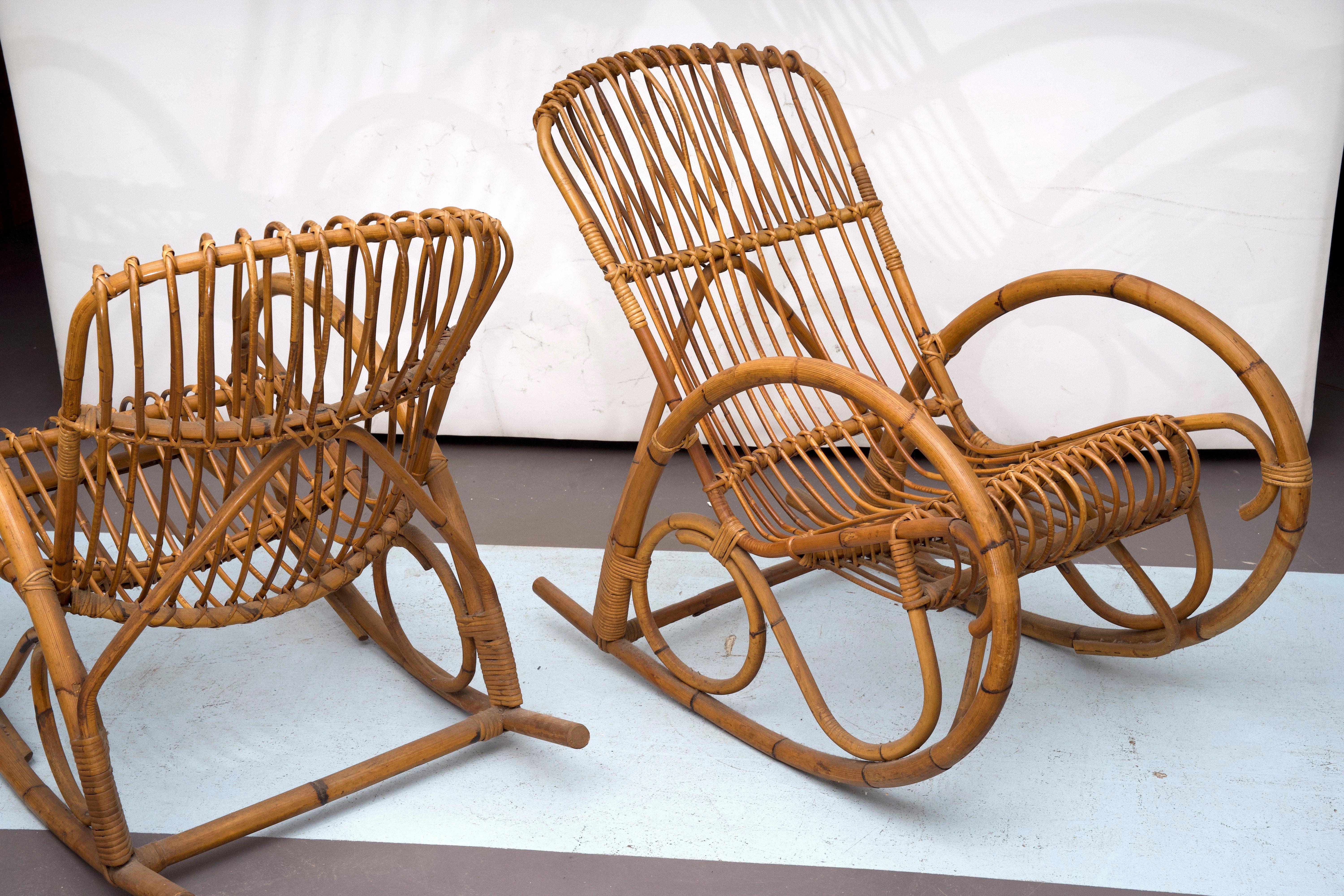 Estilo Franco Albini, pareja de mecedoras de ratán y bambú. Italia años 50 en Bueno estado para la venta en Catania, CT