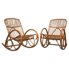 Coppia di sedie a dondolo in rattan e bambù in stile Franco Albini. Italia anni '50