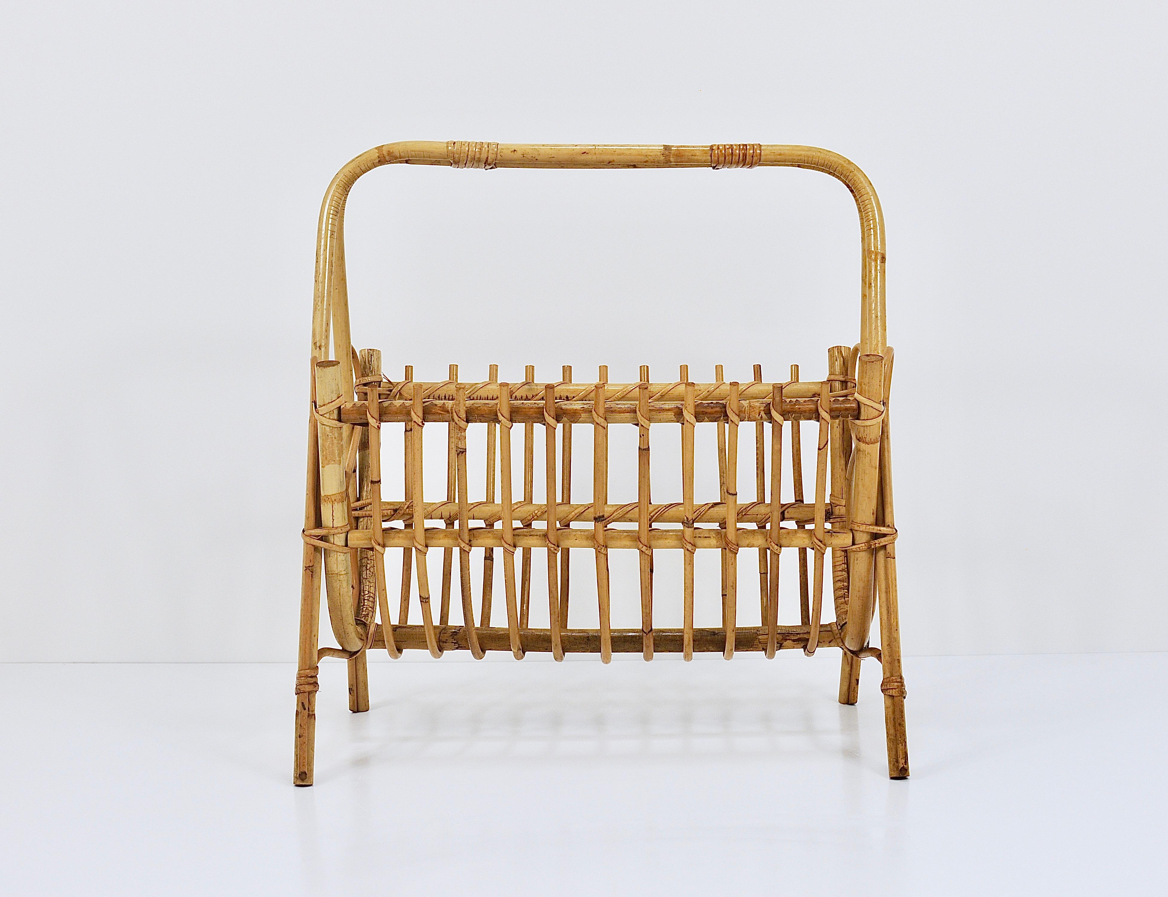 Franco Albini Style Rattan Bamboo Magazine Rack Newspaper Stand, France, 1950s In Good Condition For Sale In Vienna, AT