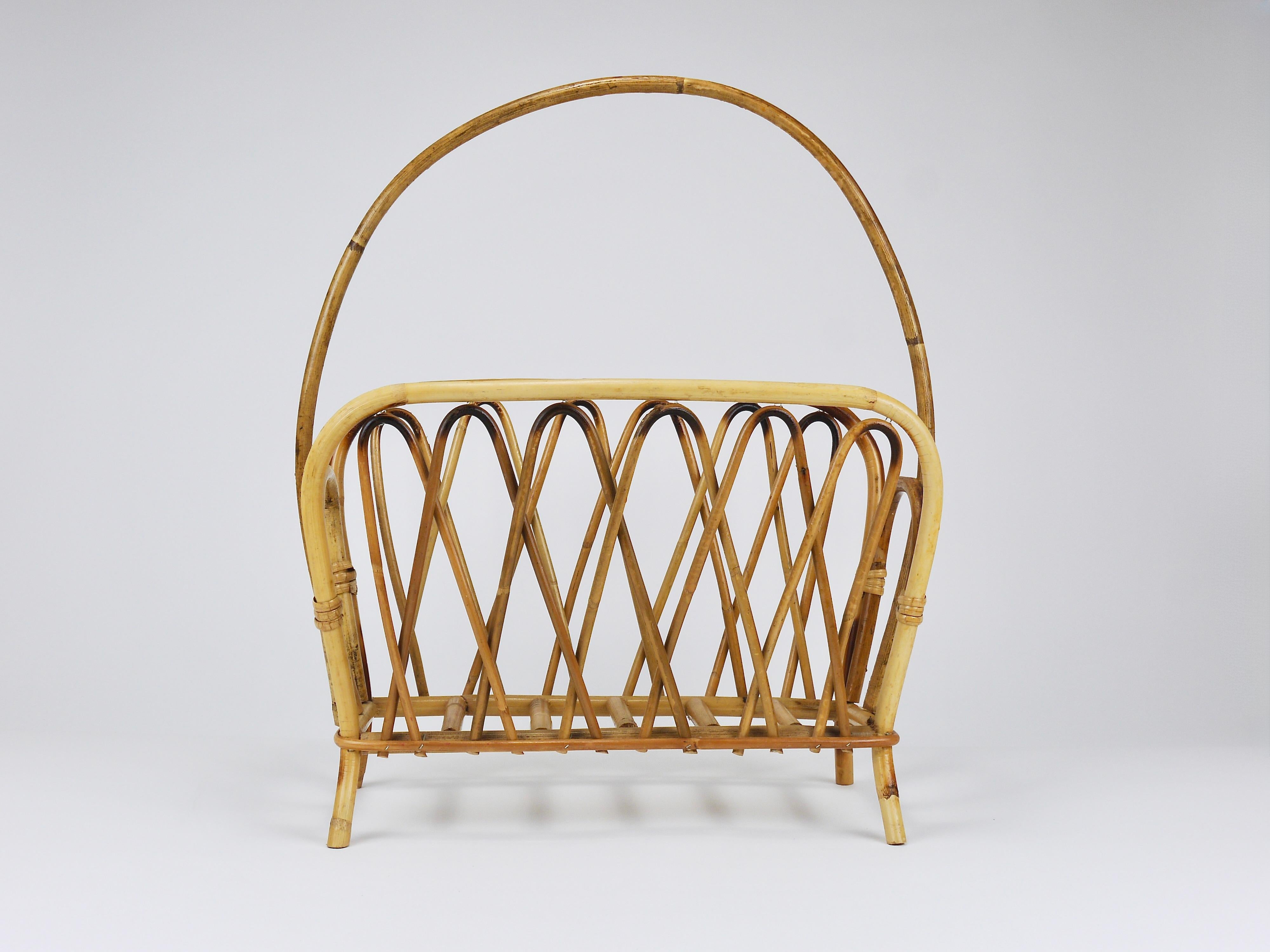 Franco Albini Style Rattan Bamboo Magazine Rack Newspaper Stand, Italy, 1970s For Sale 4