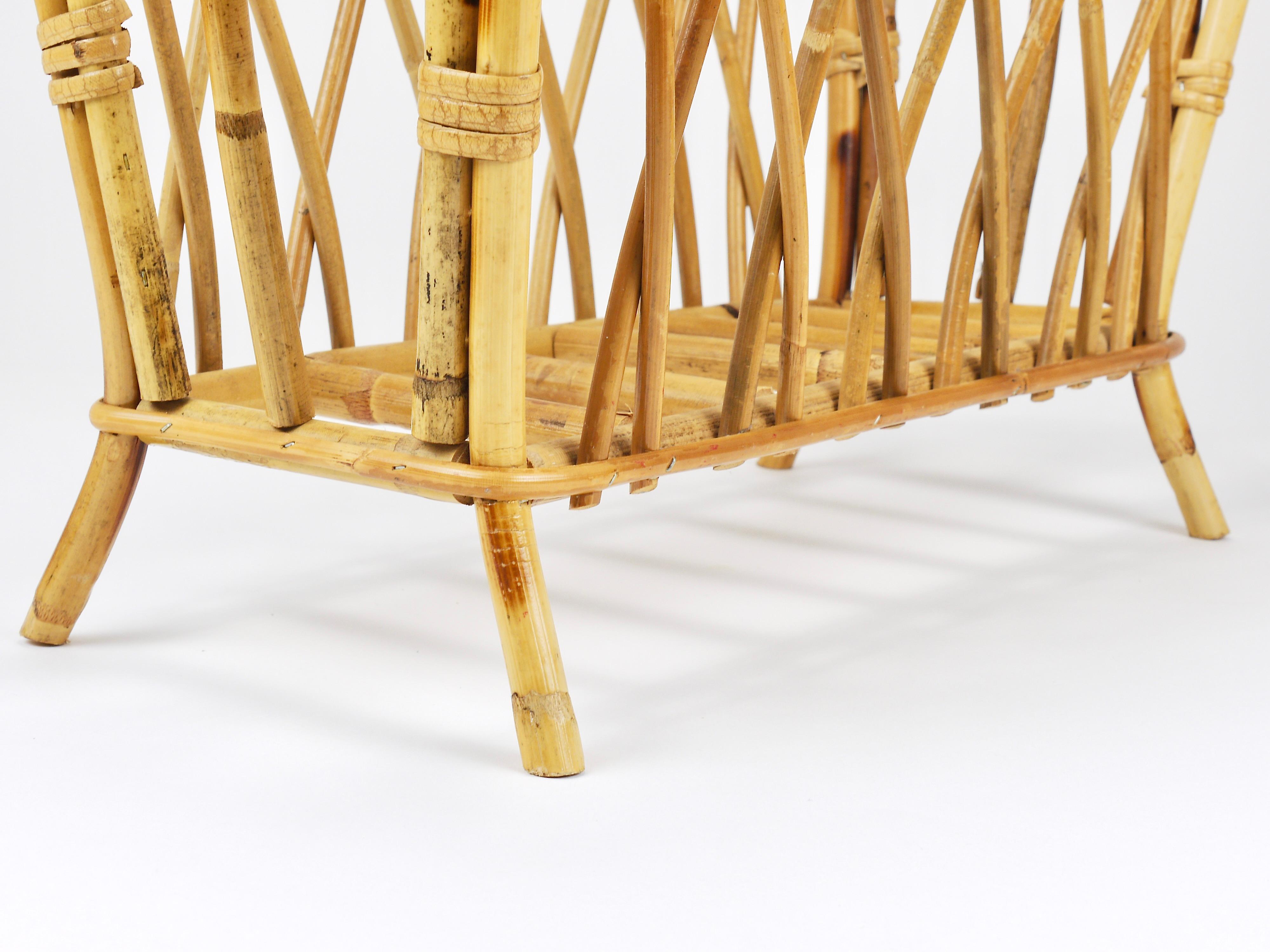 Franco Albini Style Rattan Bamboo Magazine Rack Newspaper Stand, Italy, 1970s For Sale 1