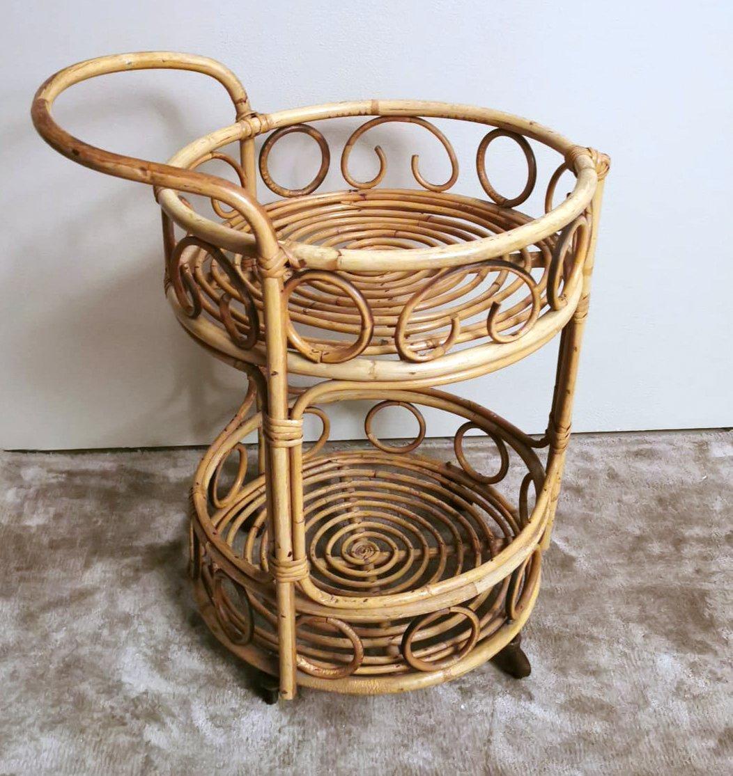 We kindly suggest you read the whole description, because with it we try to give you detailed technical and historical information to guarantee the authenticity of our objects.
A particular handcrafted trolley made of bamboo and rattan; is
