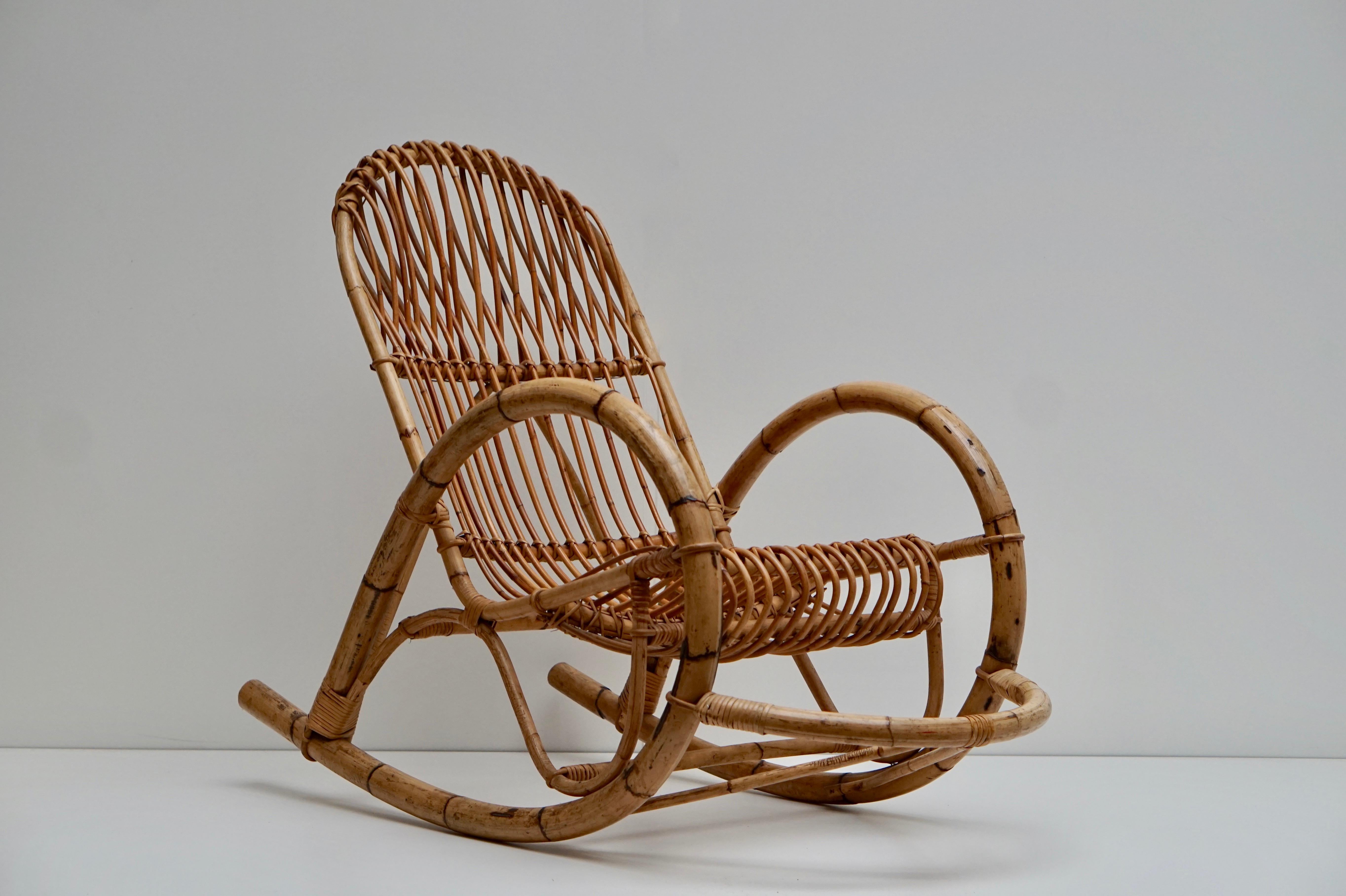 A rare Franco Albini style arm rattan rocking chair. This chair features a steam bent bamboo frame.
This rare rocking chair was made in the late 1950s-1970s.