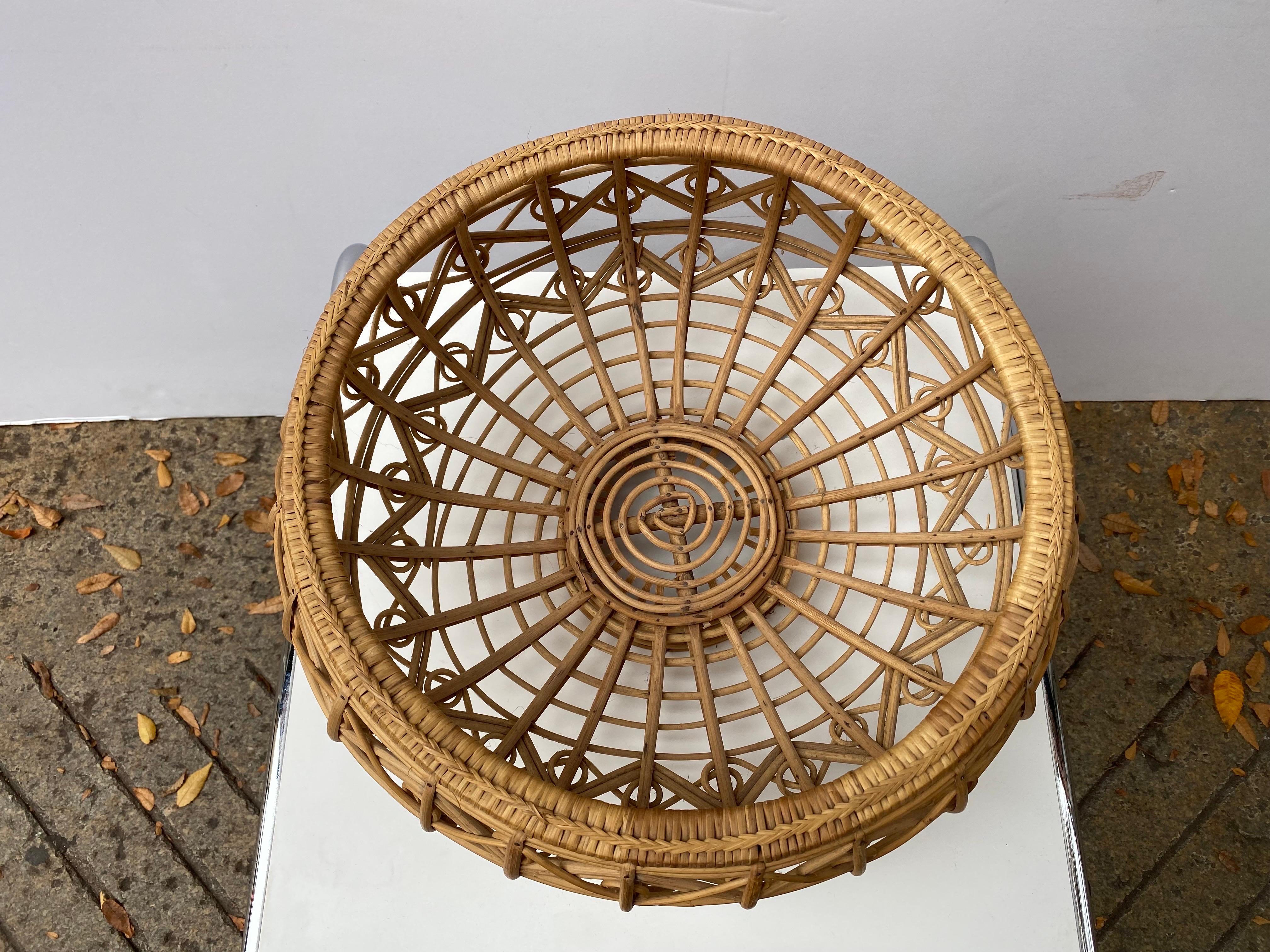 Franco Albini Style Wicker Basket In Good Condition For Sale In Philadelphia, PA