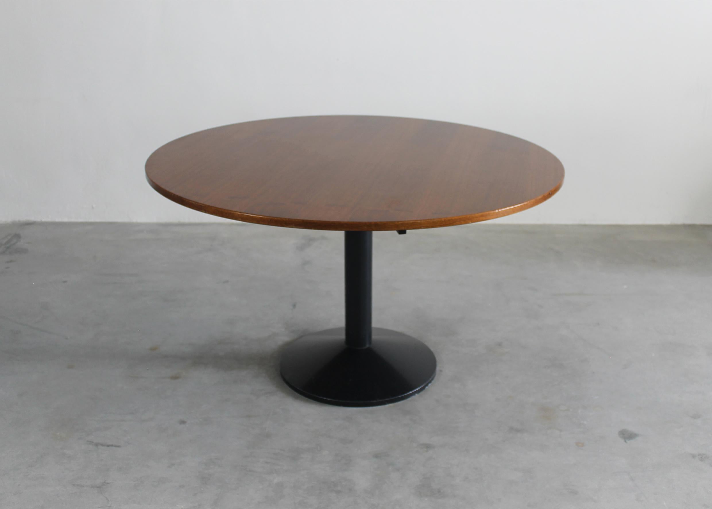 Lacquered Franco Albini TL30 Round Table in Metal and Wood for Poggi Pavia 1950s Italy For Sale