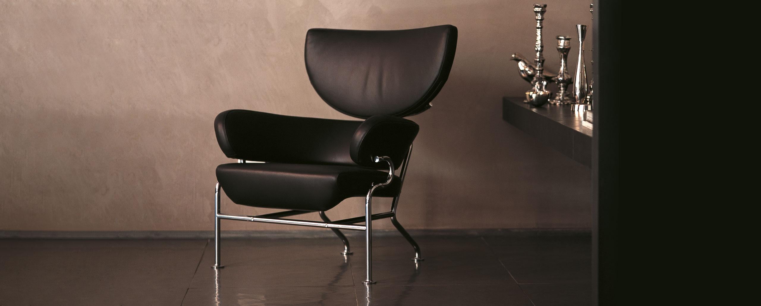 Sillón diseñado por Franco Albini en 1959. Relanzada en 2009.
Fabricado por Cassina en Italia.

En 1952, Franco Albini diseñó con Franca Helg, su ayudante durante muchos años, Tre Pezzi, una reinterpretación contemporánea de la clásica silla