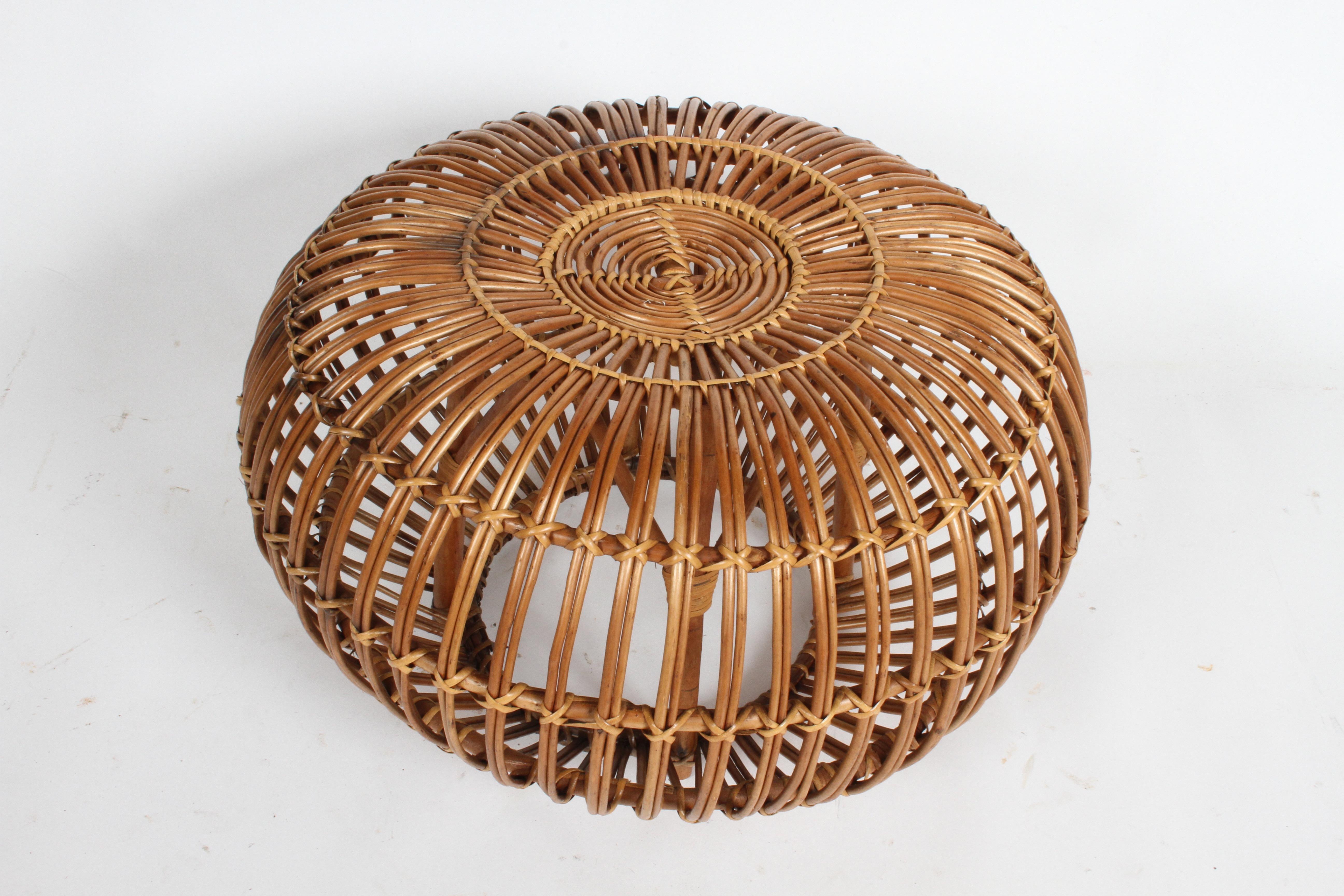 Midcentury Franco Albini wicker ottoman or stool in nice original condition. Manufactured by Vittorio Bonacina, Italy.