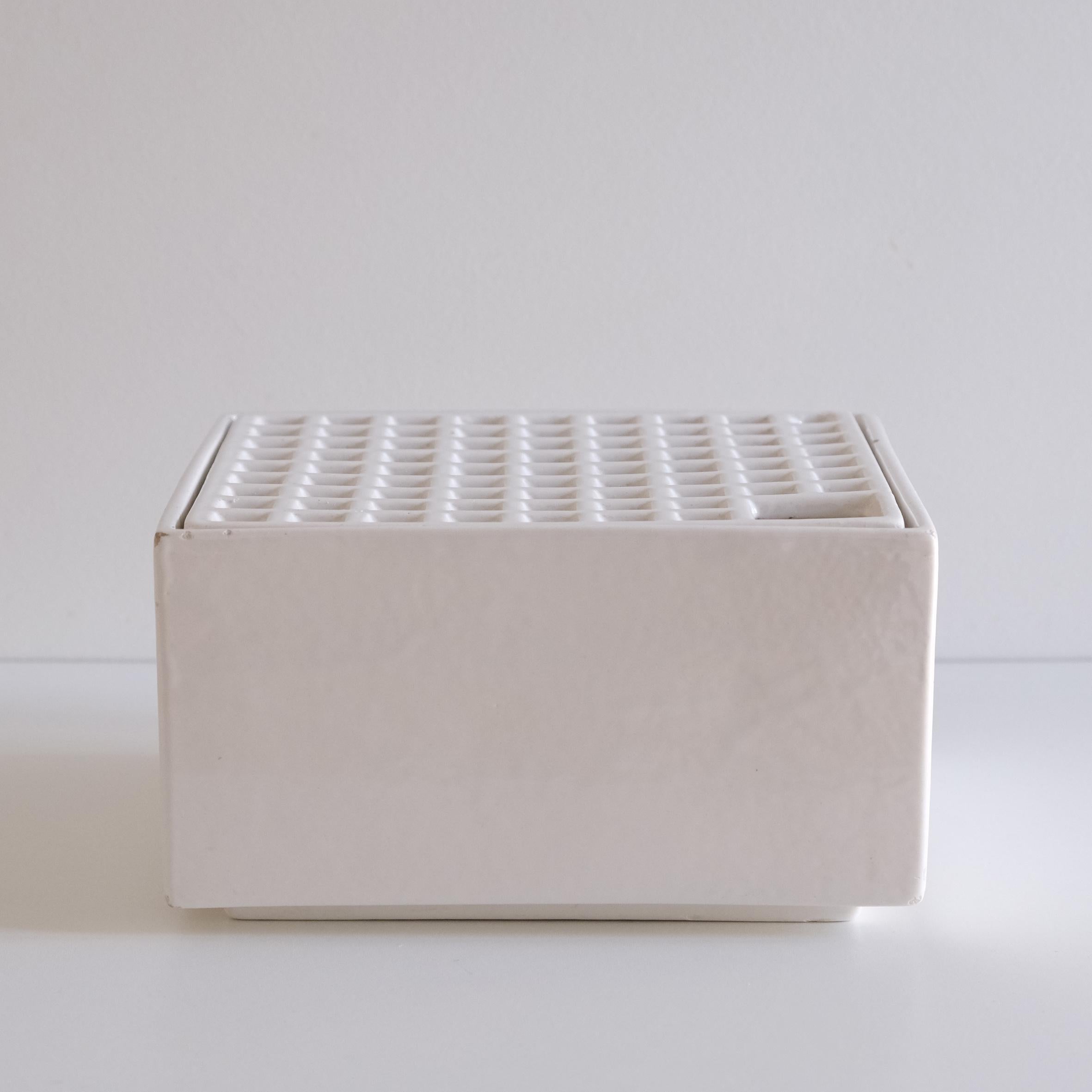 Franco Bettonica, Ikebana, Quadratische Vase, Gabbianelli, 1960er Jahre (Keramik) im Angebot