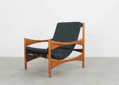 Fauteuil Franco Bettonica P 40 en noyer et tissu par Poltronova années 1960