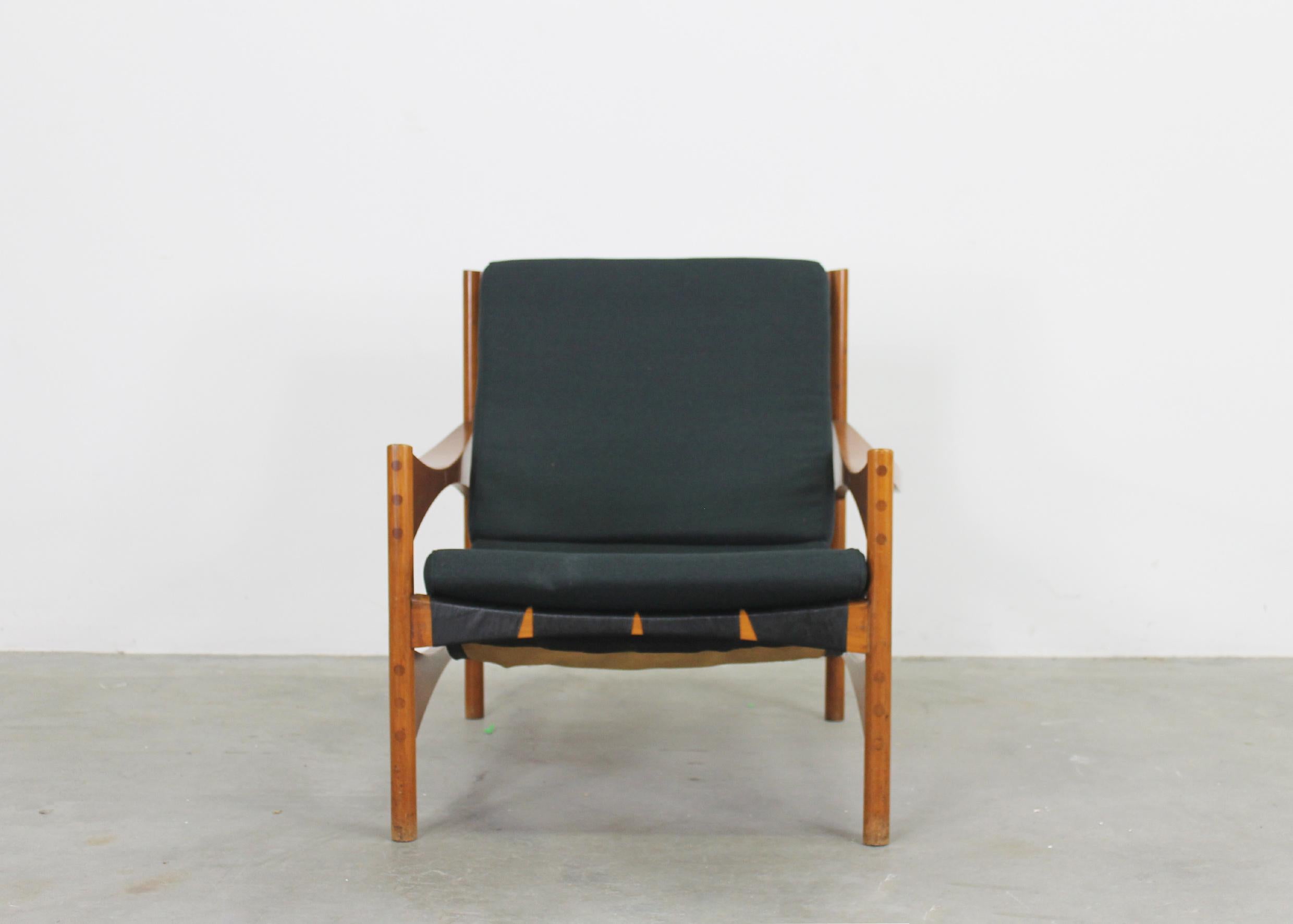 Mid-Century Modern Franco Bettonica P 40 Armchair in Walnut and Fabric by Poltronova 1960s For Sale