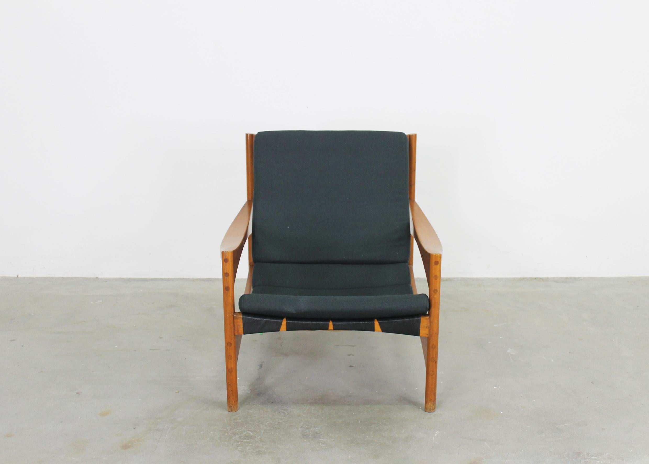 Italian Franco Bettonica P 40 Armchair in Walnut and Fabric by Poltronova 1960s For Sale