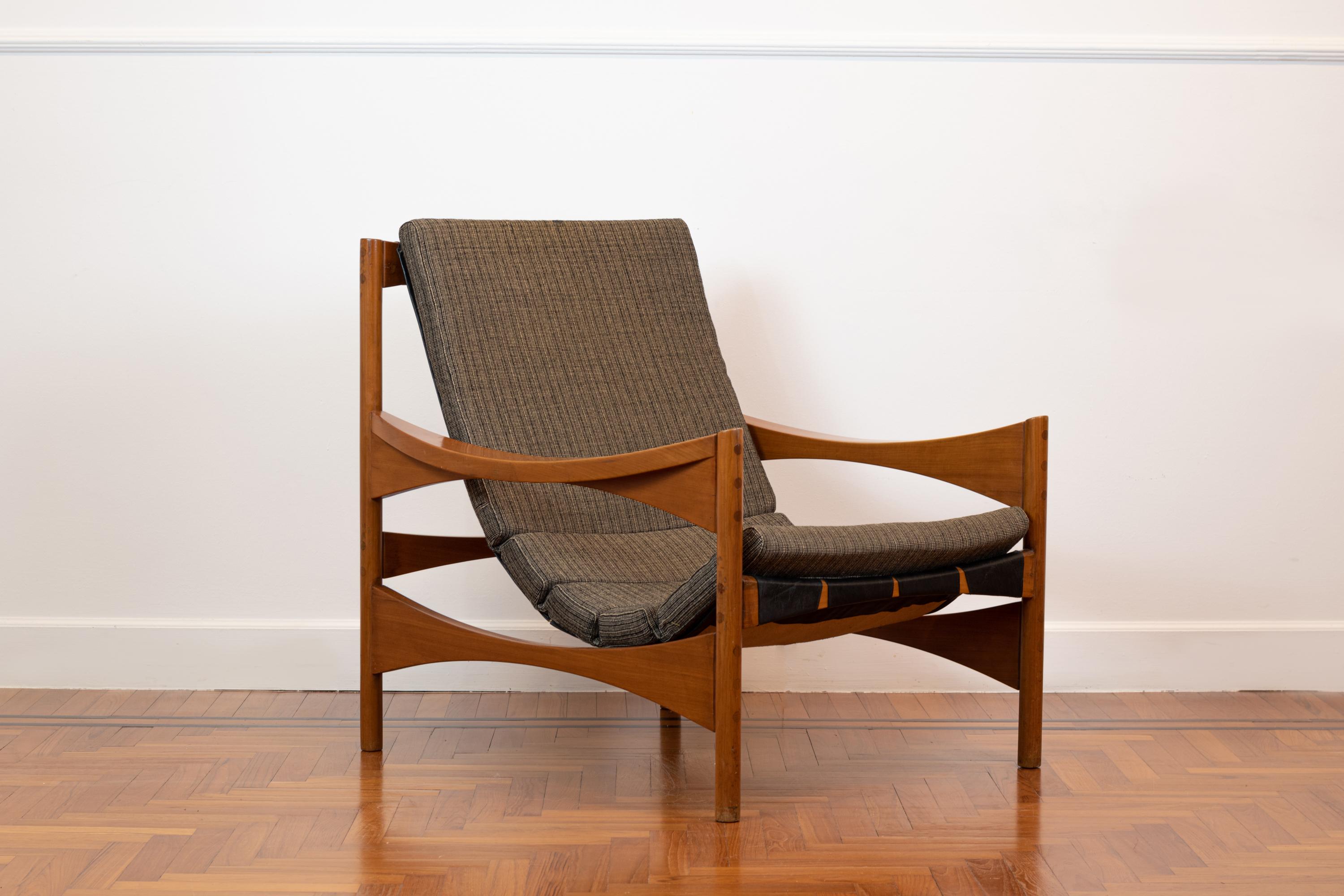 Very rare P40 armchair designed by Franco Bettonica for Poltronova, 1959, Italy. 
Structure in walnut wood and grey fabric upholstery. 
The armchair has been recently restored (wood polishing and fabric cleaning).
Licterature: Domus n. 361,