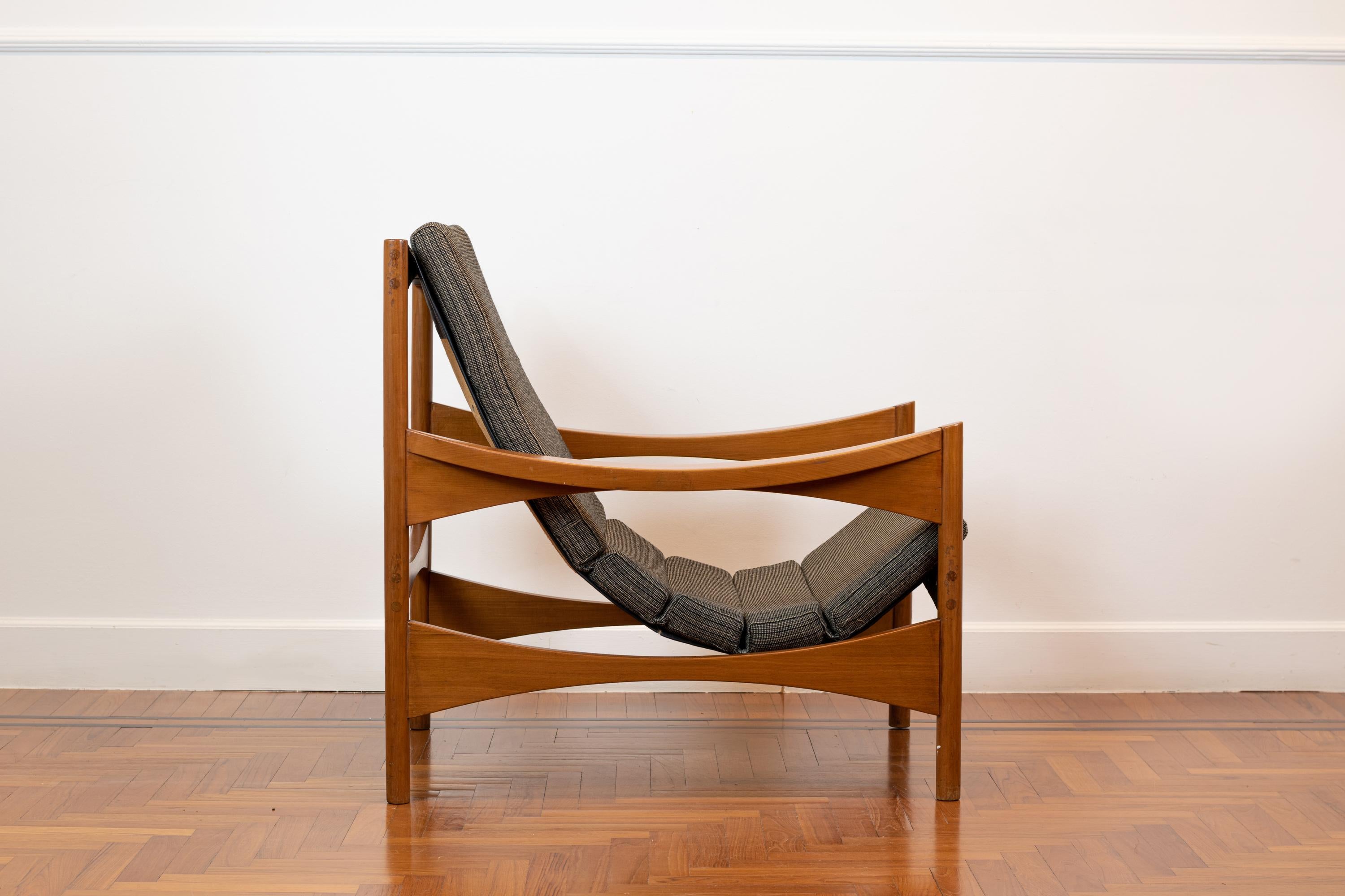 Franco Bettonica P40 Armchair in Walnut for Poltronova, 1960s, Italy In Good Condition In Montecatini Terme, IT