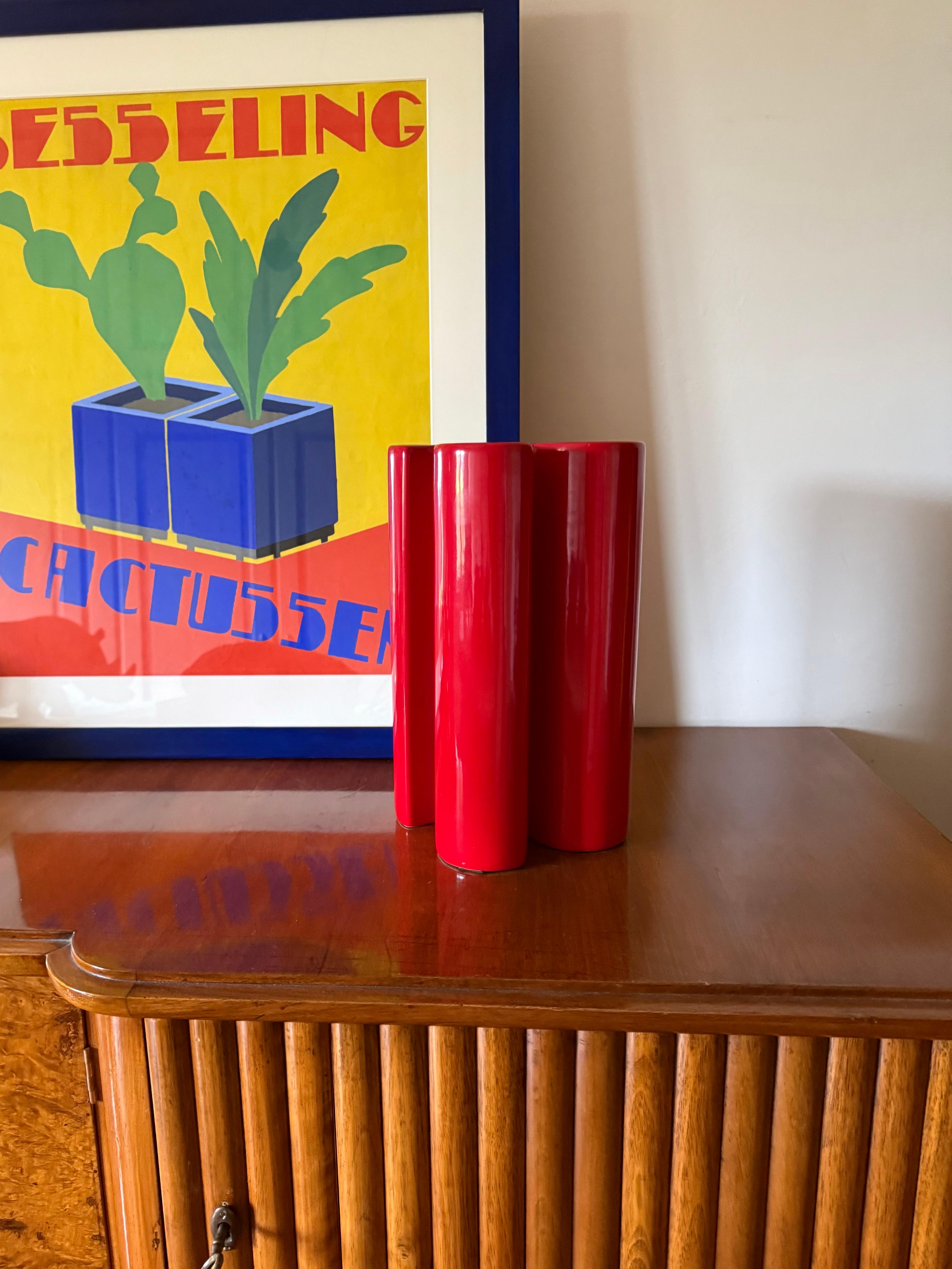 Italian Franco Bettonica, Space age rare red ceramic vase, Gabbianelli Italy ca. 1970 in vendita