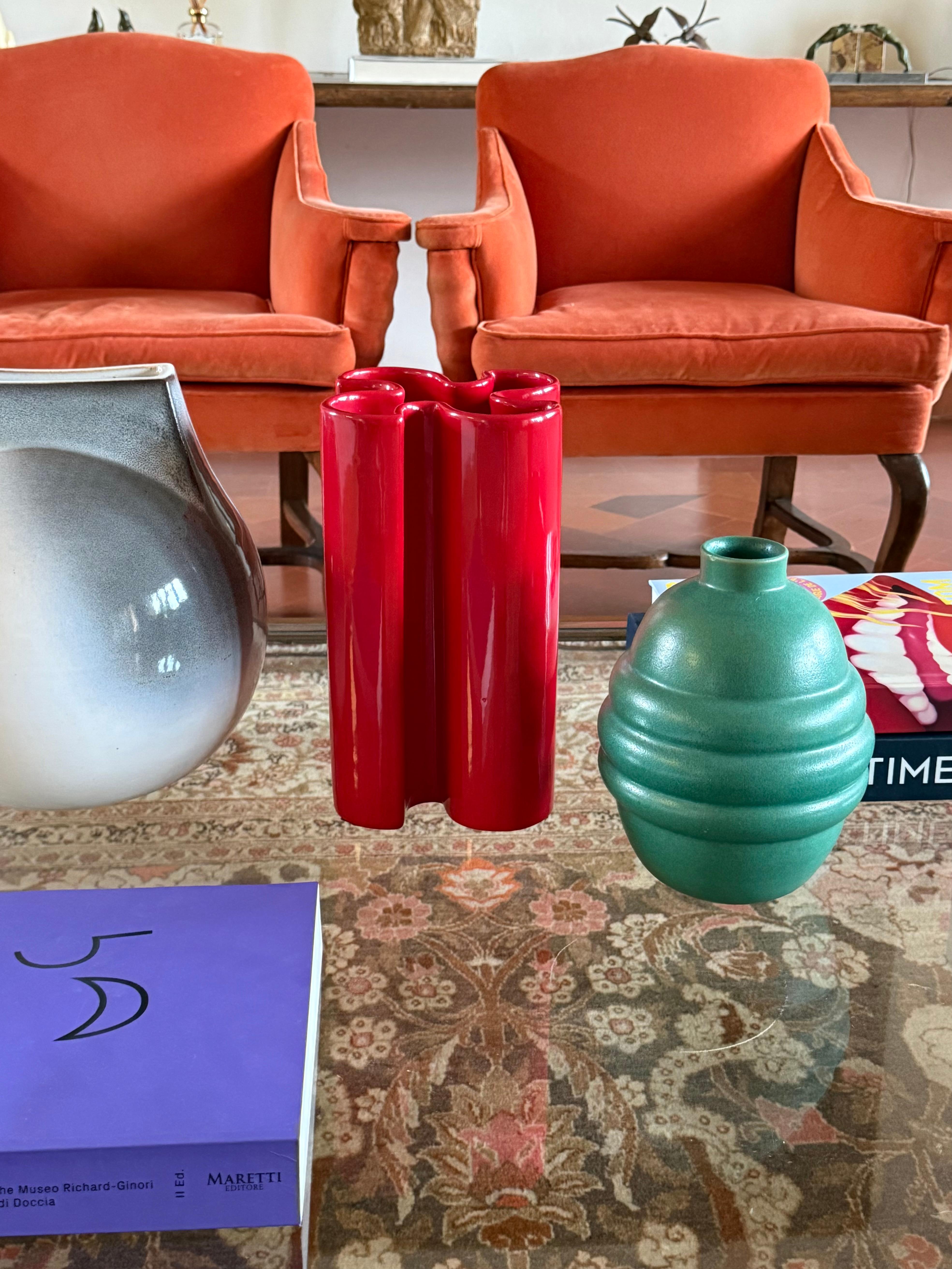 Franco Bettonica, Space age rare red ceramic vase, Gabbianelli Italy ca. 1970 In condizioni ottime in vendita a Firenze, IT
