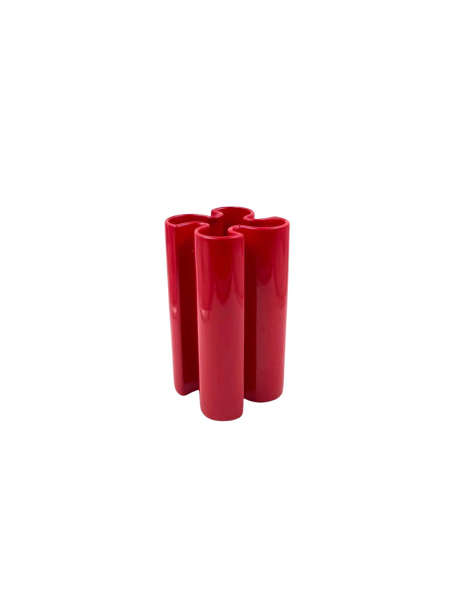 Franco Bettonica, Space age rare red ceramic vase, Gabbianelli Italy ca. 1970 in vendita 1