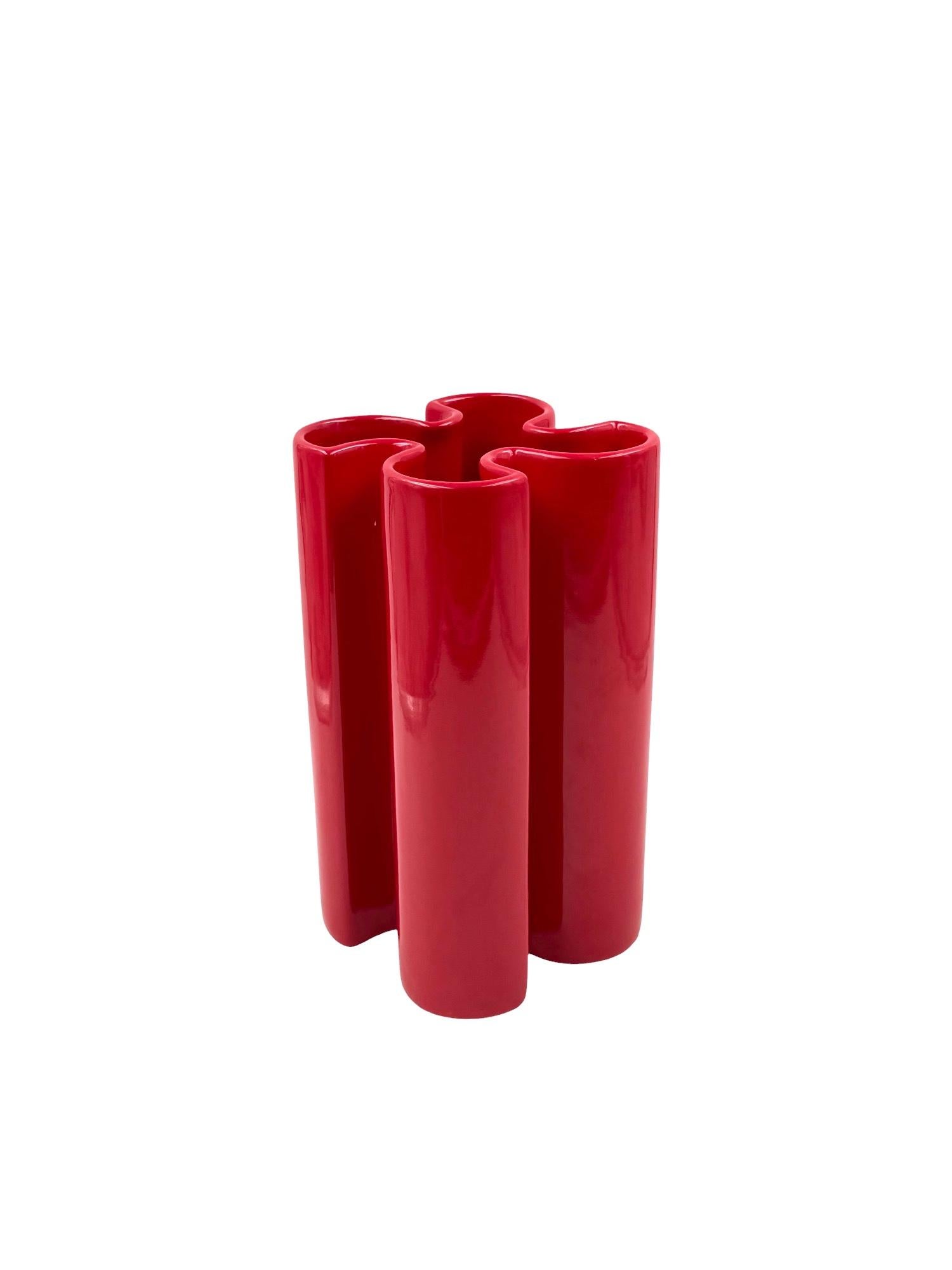 Franco Bettonica, Space age rare red ceramic vase, Gabbianelli Italy ca. 1970 in vendita 2