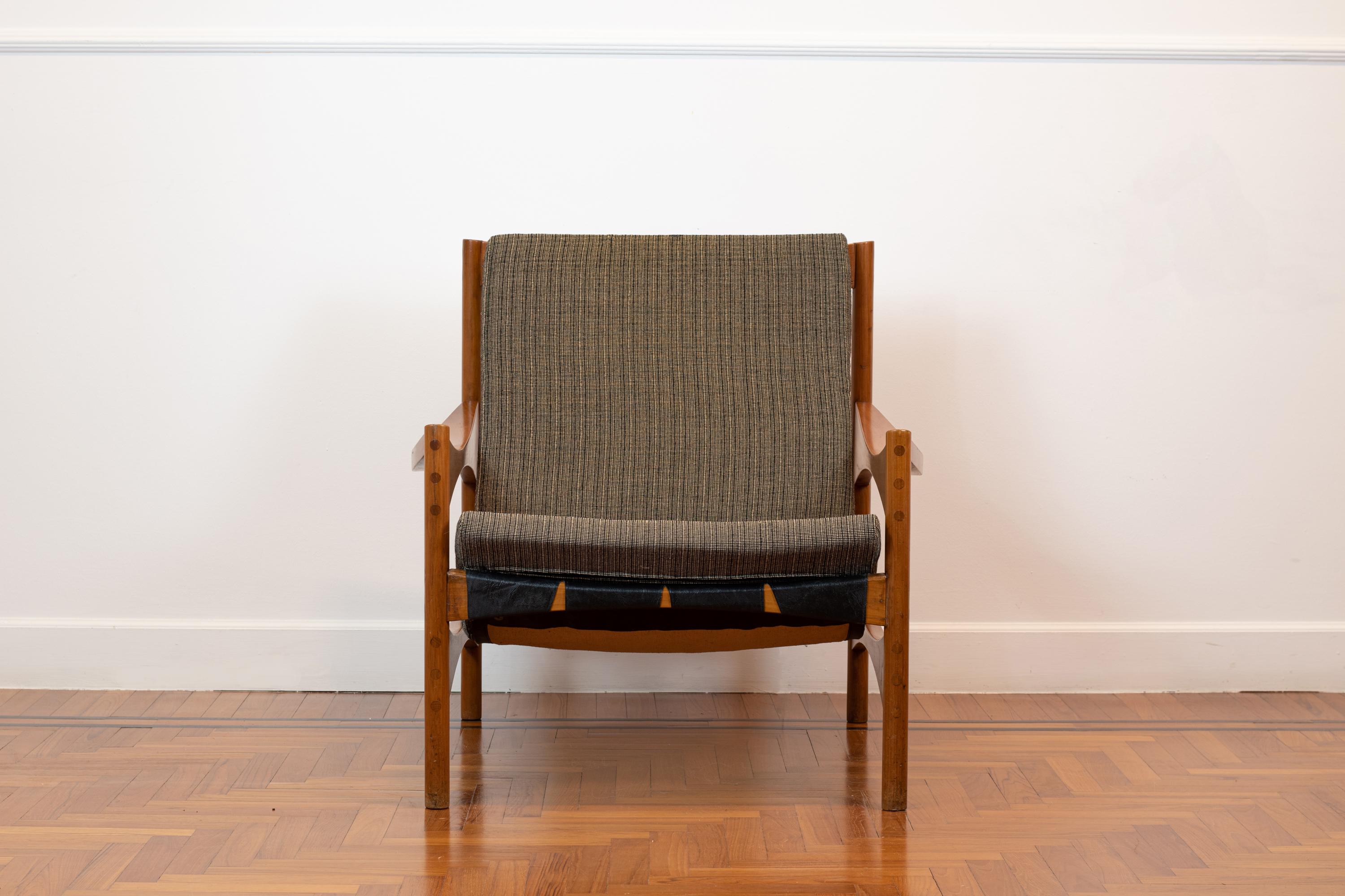 Very rare P40 armchair designed by Franco Bettonica for Poltronova, 1959, Italy. 
Structure in walnut wood and grey fabric upholstery. 
The armchair has been recently restored (wood polishing and fabric cleaning).
Licterature: Domus n. 361,