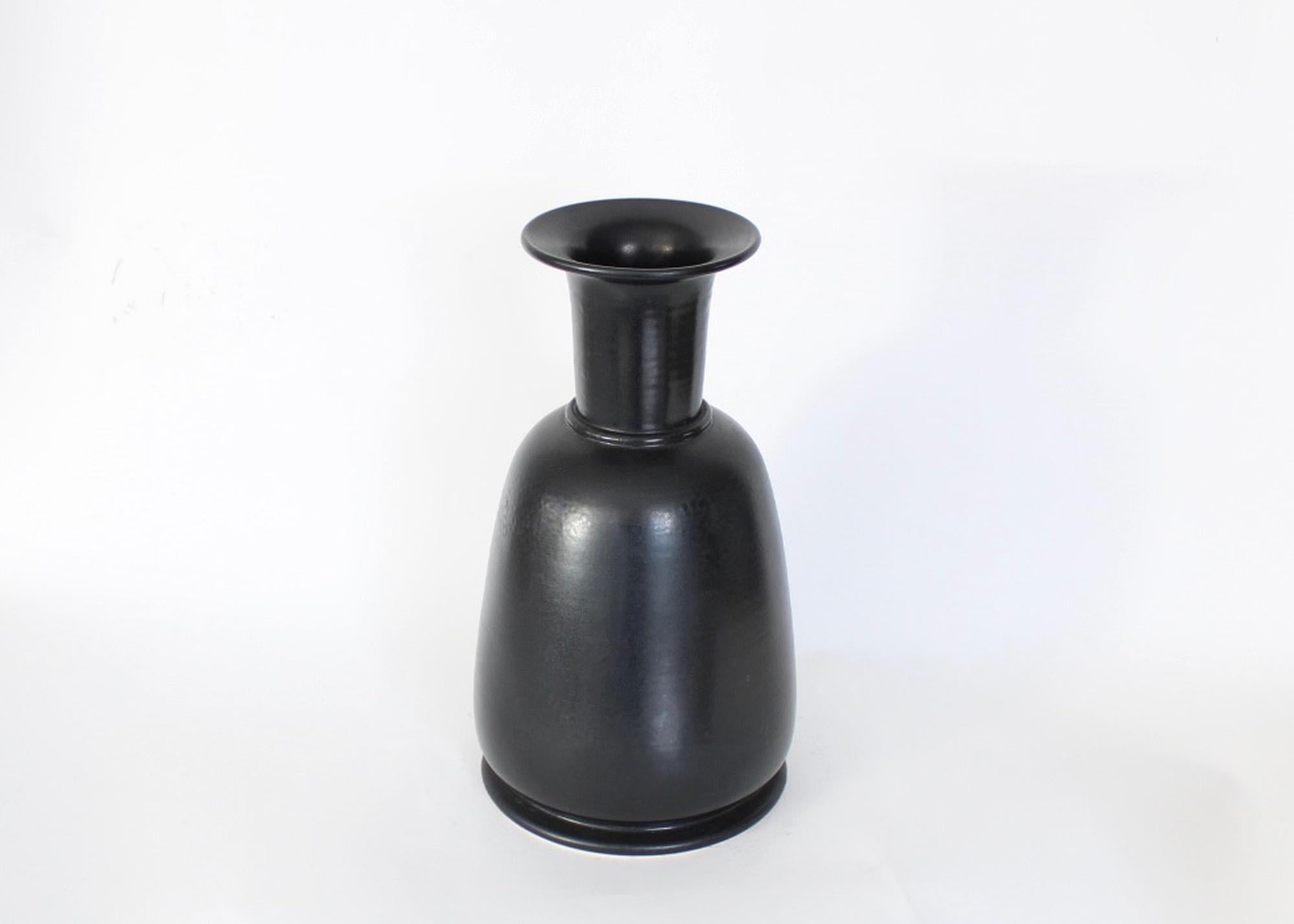 A black ceramic vase by Franco Bucci for Laboratorio Pesaro Italy c 1970. 