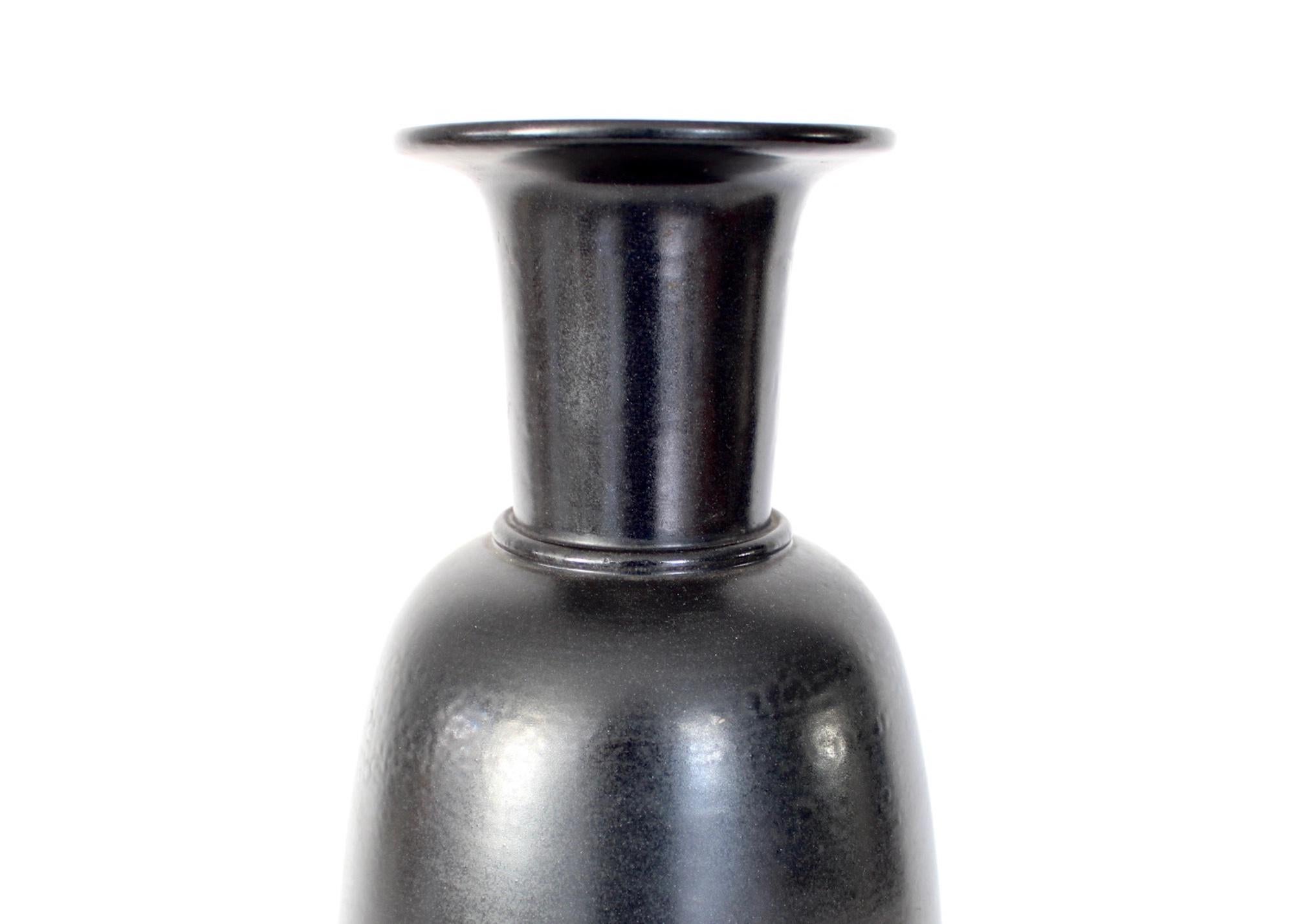 Franco Bucci Italian Black Ceramic Vase Italy  c1970 In Excellent Condition For Sale In Chicago, IL