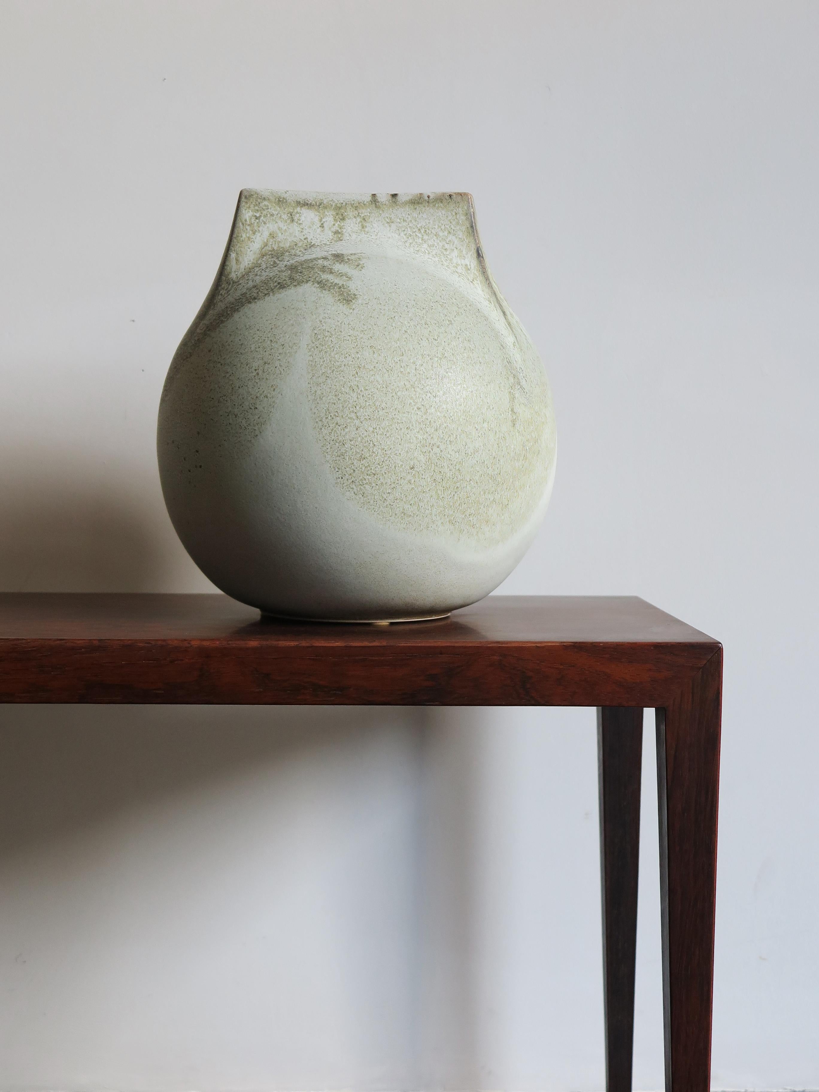 Große italienische Midcentury-Modern-Vase aus Gres-Keramik von Franco Bucci, 1970er Jahre (Italienisch) im Angebot