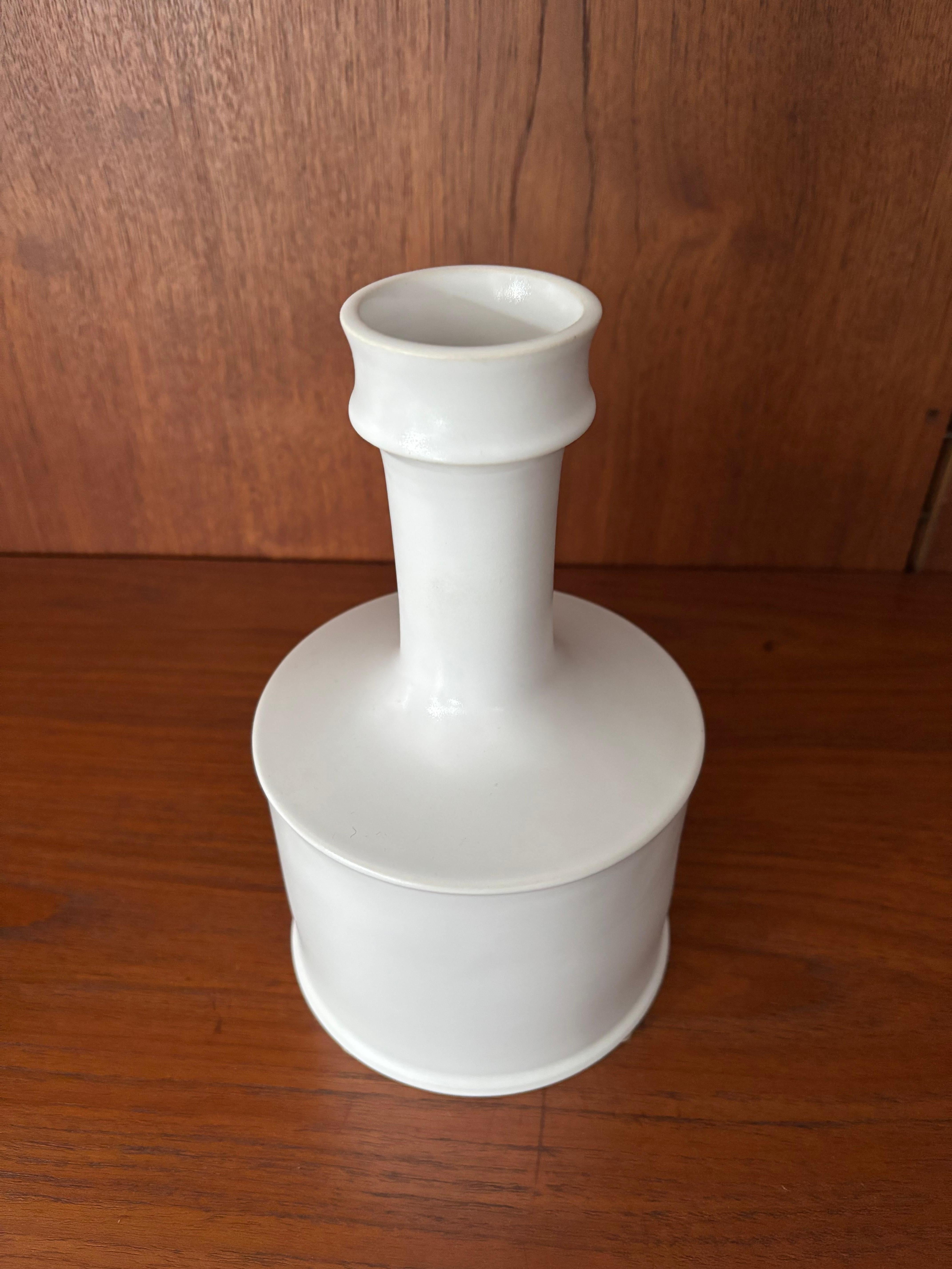 Franco Bucci Italian White Ceramic Bottle Vase, 1970s For Sale 1