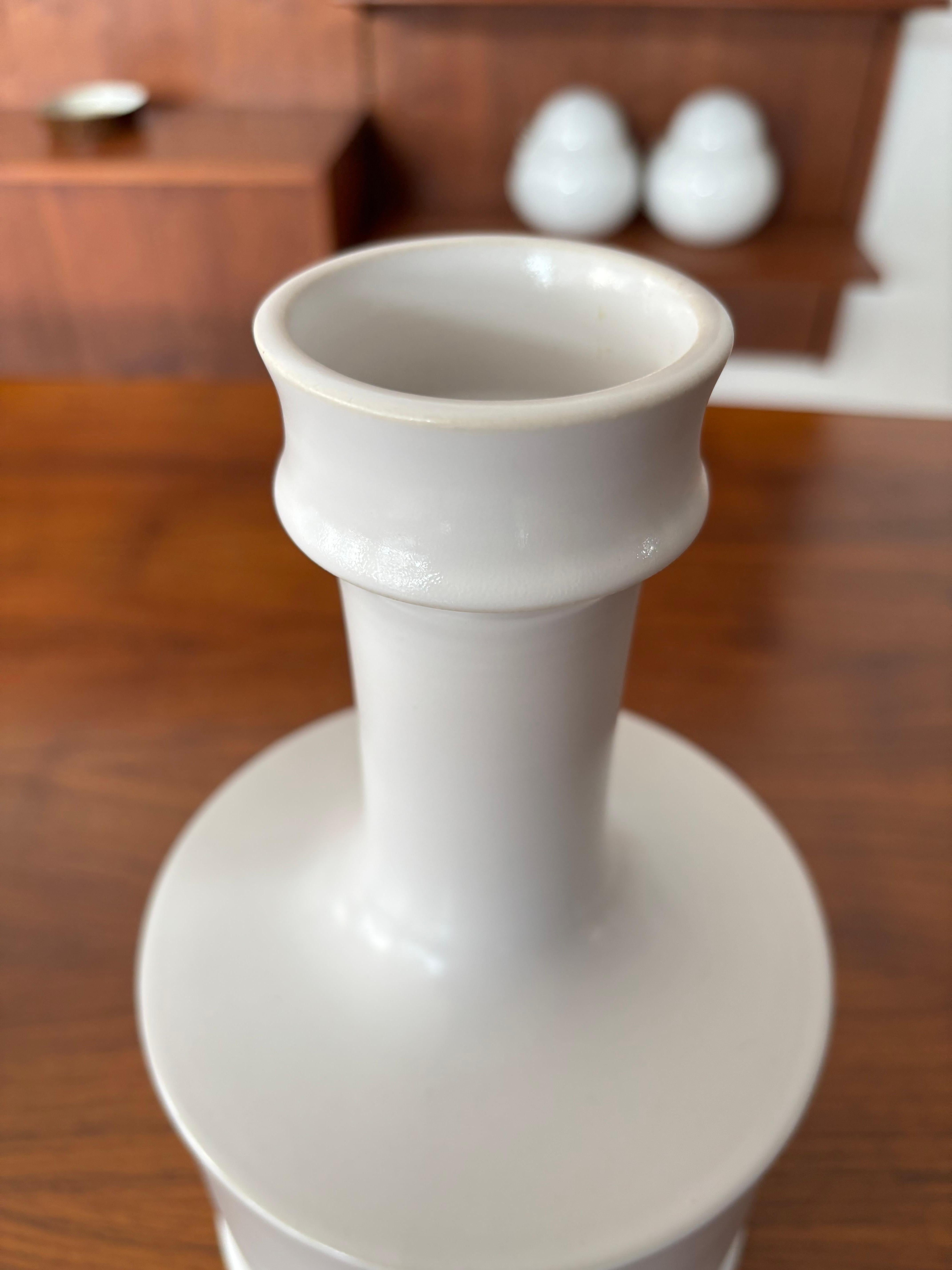 Franco Bucci Italian White Ceramic Bottle Vase, 1970s For Sale 4