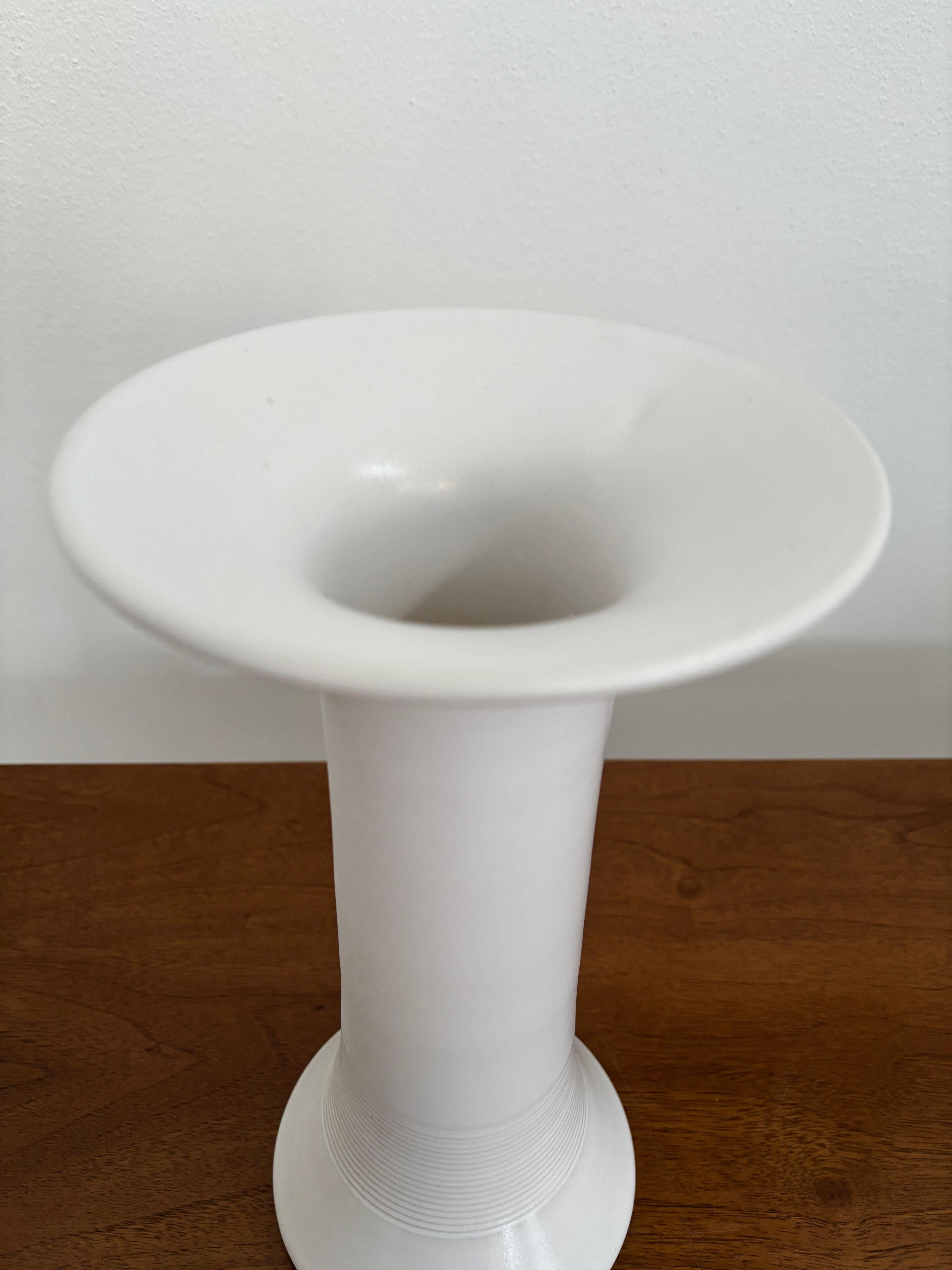 Mid-Century moderno Vaso in ceramica bianca italiana di Franco Bucci, anni '70 in vendita