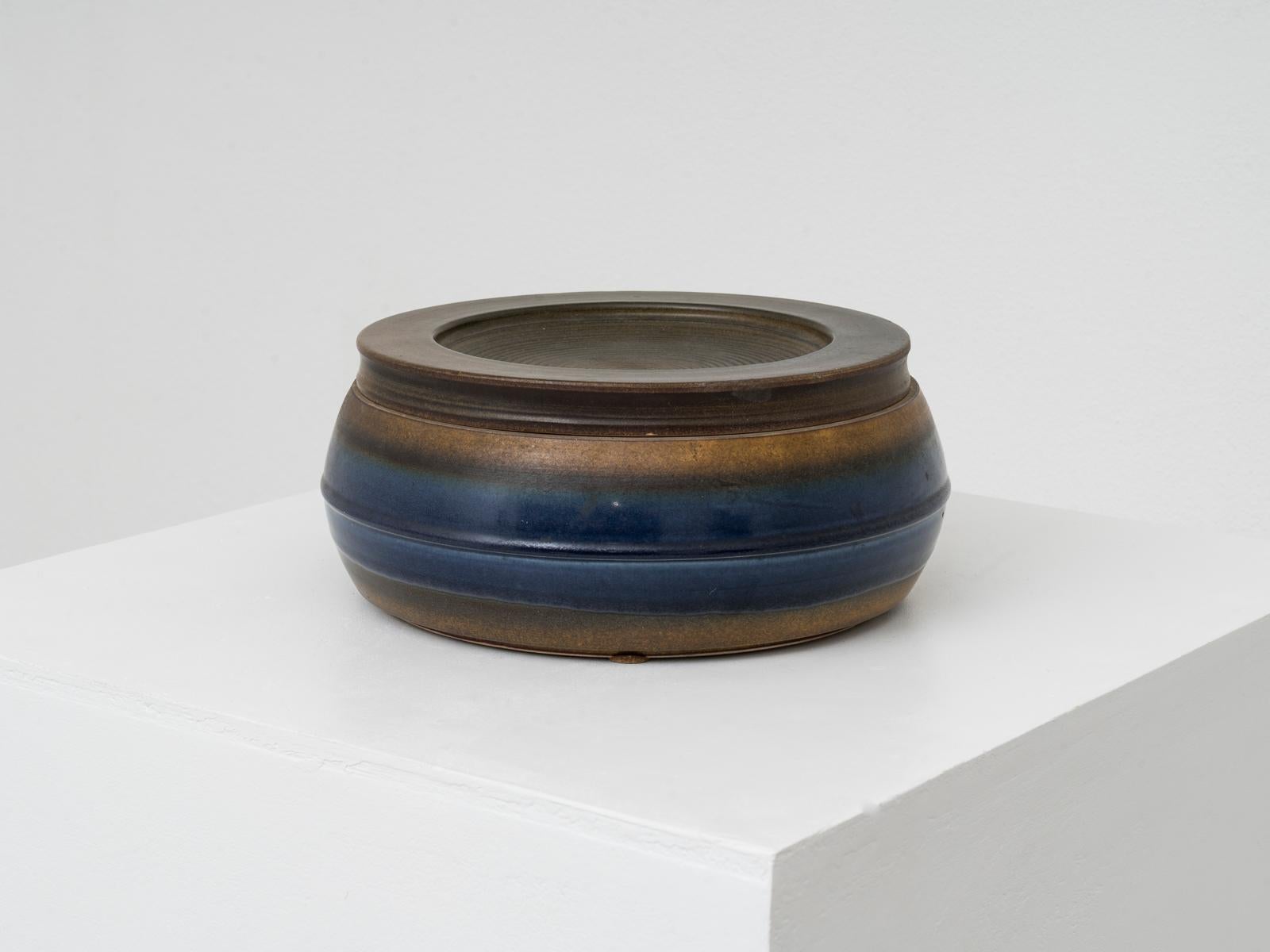 This enameled container was designed by Italian ceramicist Franco Bucci for Laboratorio Pesaro in mid-1960s. It is made of stoneware and it is signed under the base.
Franco Bucci was one of the most important Italian ceramicists of the late 20th