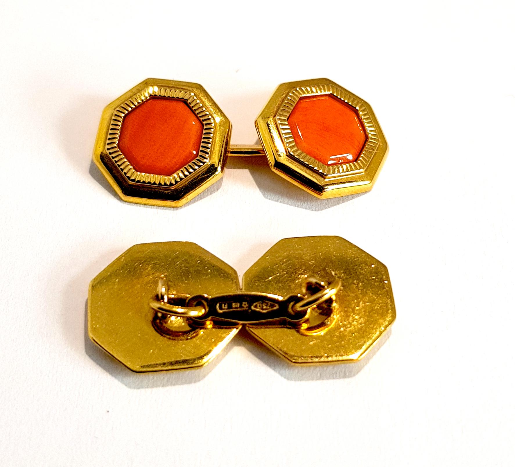 READY TO SHIP
*Shipment of this piece is not affected by COVID-19. 
Orders welcome!*
MATERIALS
◘ Weight 17,1gr
◘ Made from 100% recycled gold
◘ Soft edges for a comfort fit
Just a few things make a man of class stand out. 
Cufflinks, a watch and a