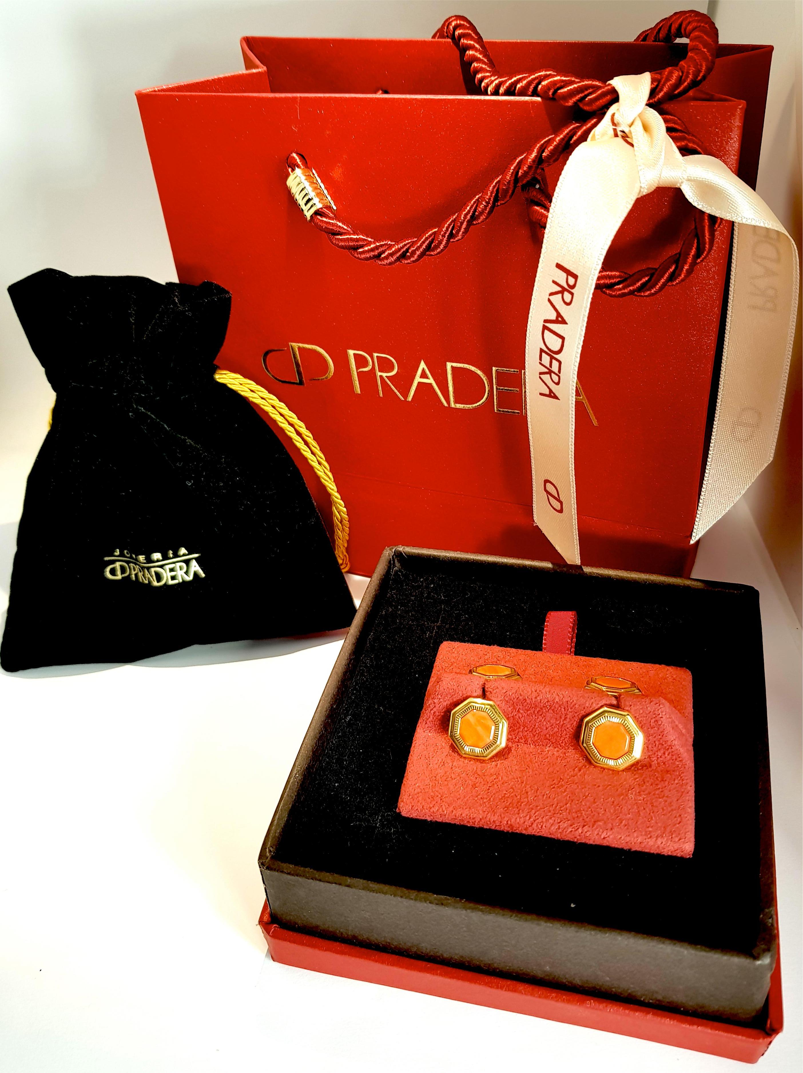 Franco Corti Italian 18 Karat Gold and Sardinian Coral Cufflinks In Excellent Condition In Bilbao, ES