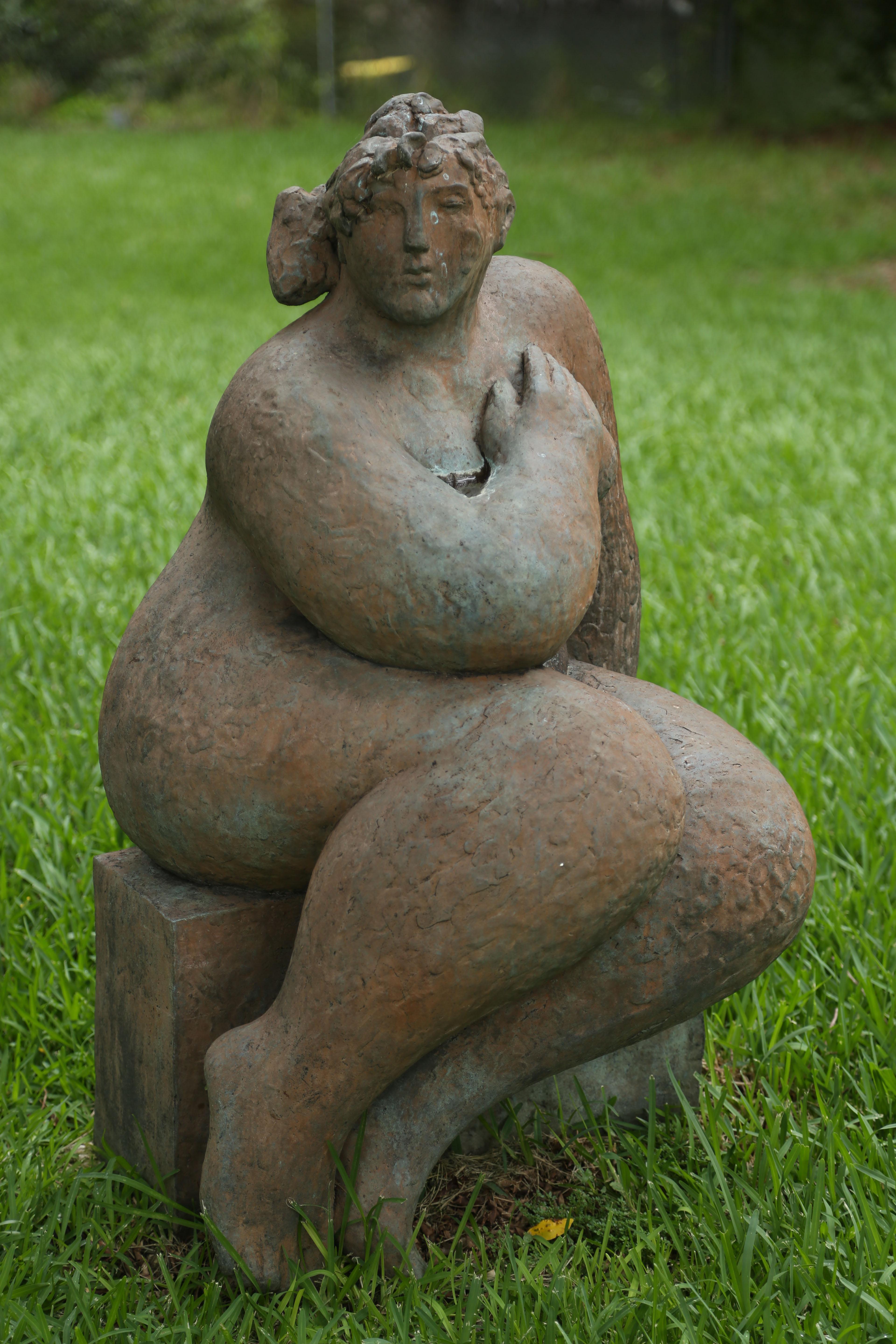 Figura Seduta (Gold), Figurative Sculpture, von Franco Franchi
