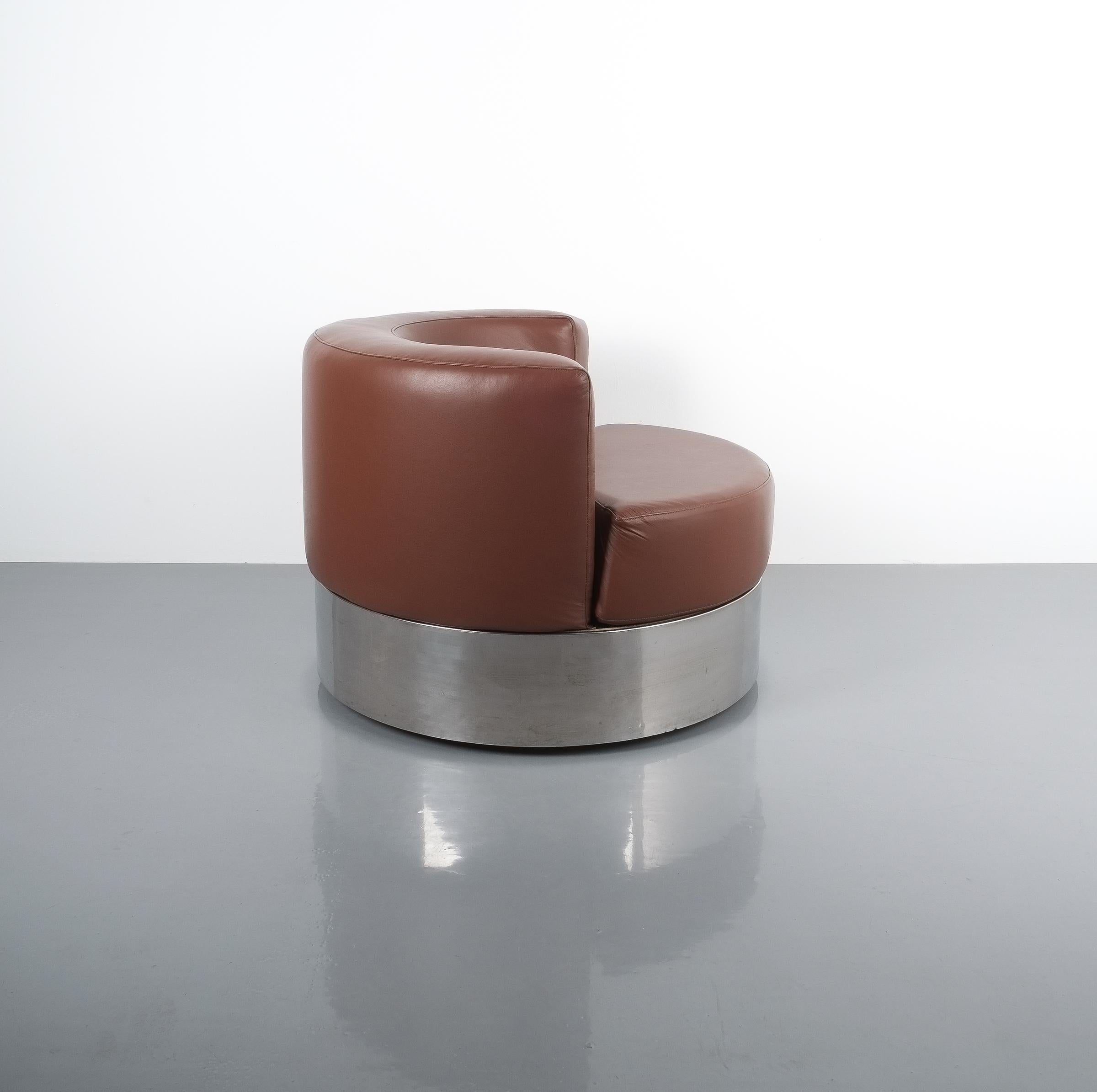 Rare Franco Fraschini brown leather chair for Driade, Italy, 1965. 

Stylish geometrical leather chair on a shiny chrome with casters to move the chair around. The condition is very good with newly upholstered leather in chocolate brown.