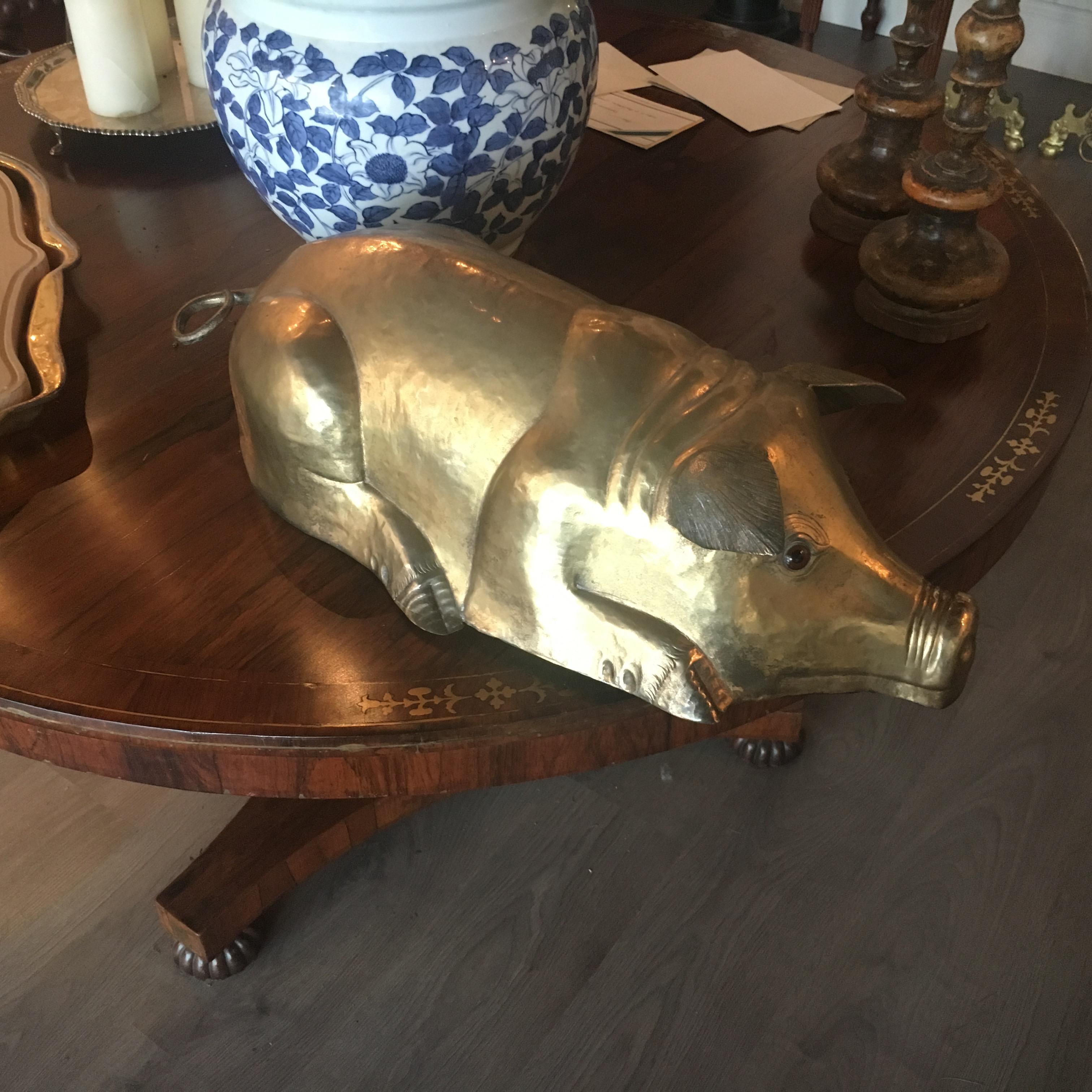 italien Franco Lapini Italian Repousse Pig Plat de service et plateau avec yeux en verre en vente