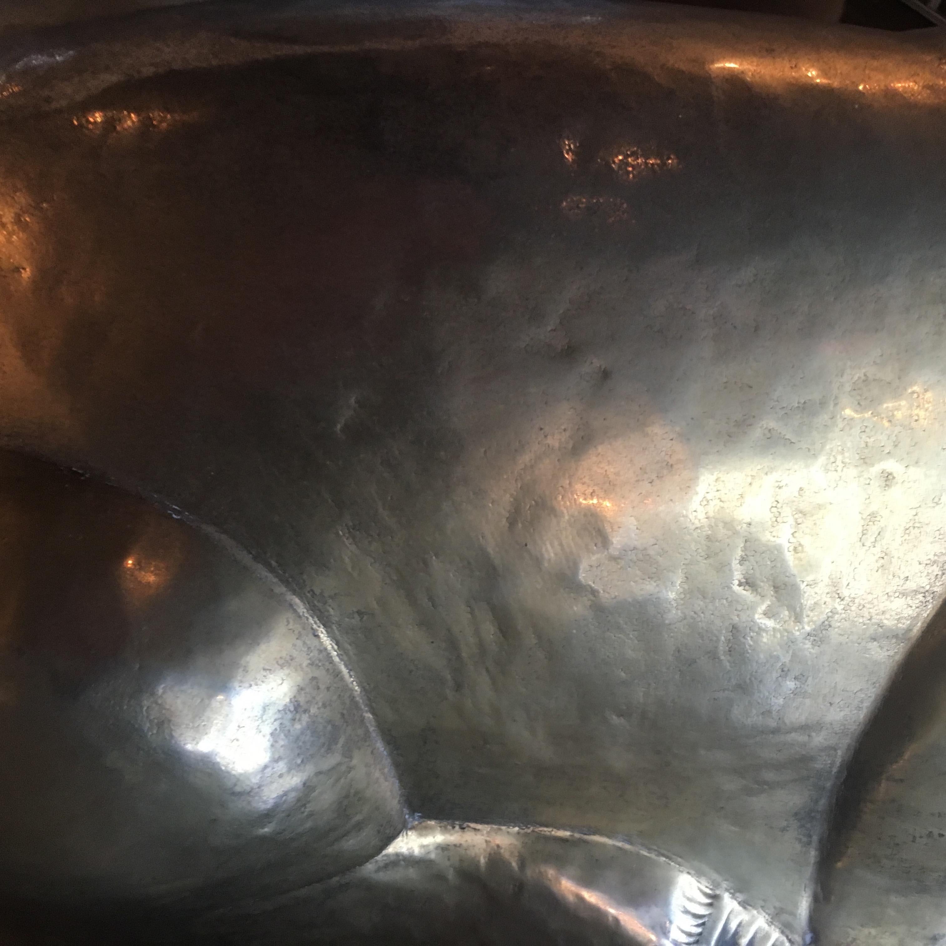 Franco Lapini Italian Repousse Pig Plat de service et plateau avec yeux en verre en vente 1