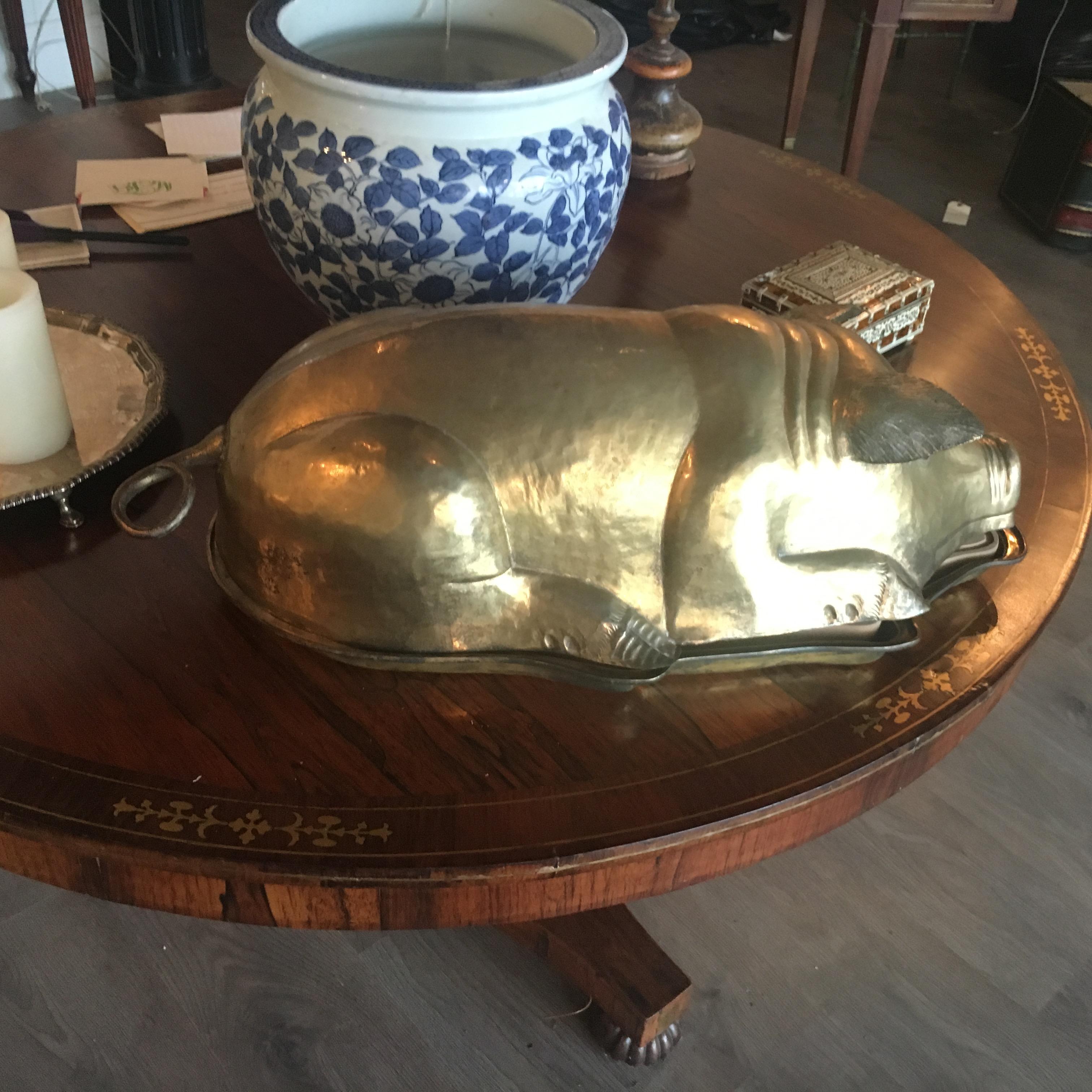 Franco Lapini Italian Repousse Pig Plat de service et plateau avec yeux en verre en vente 2