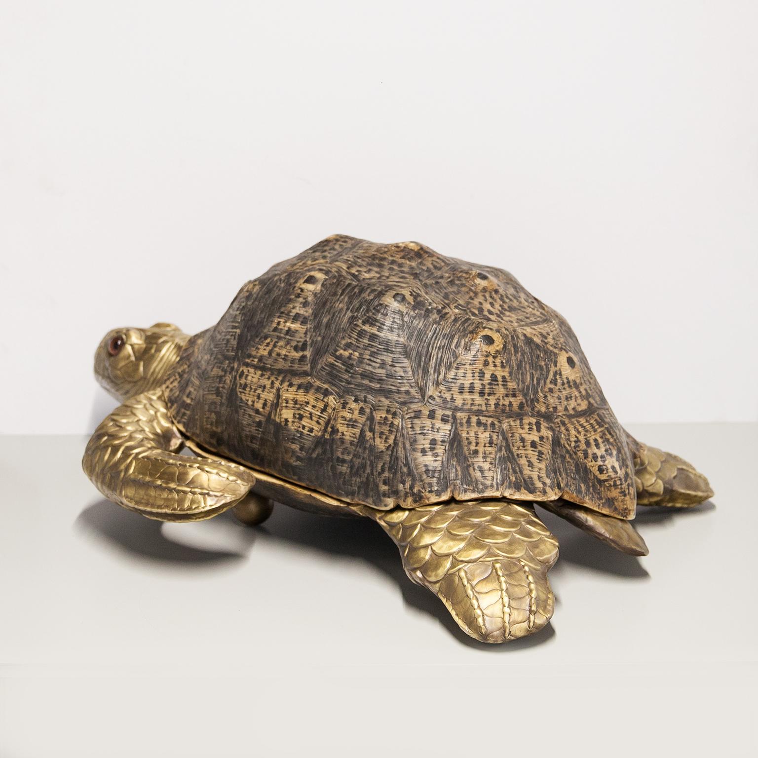 Fine XX secolo Franco Lapini Sgabello a grandezza naturale con guscio di tartaruga in fibra di vetro, anni '70 in vendita