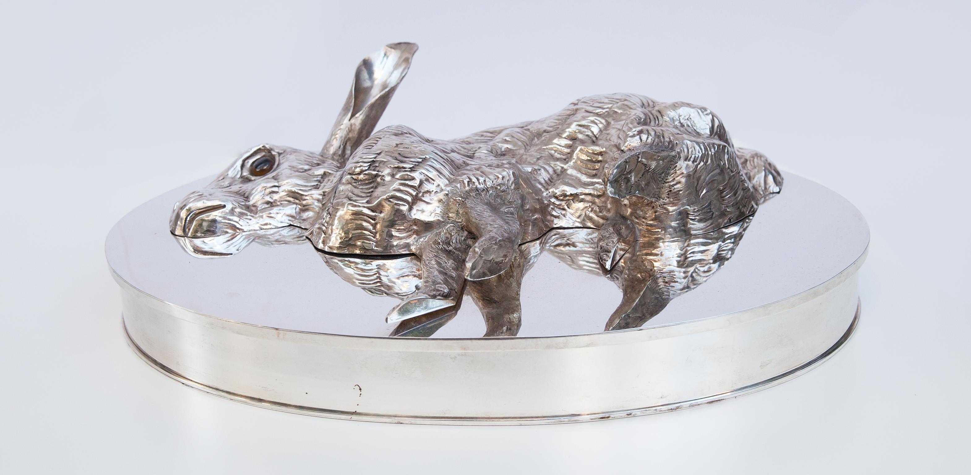 The Unique Franco Lapini exquisite rabbit serving platter is made entirely of silver plated brass. The large deep oval plate is perfect for presented a luxury meal on your dining table for your best friends or just as a decorative object in your