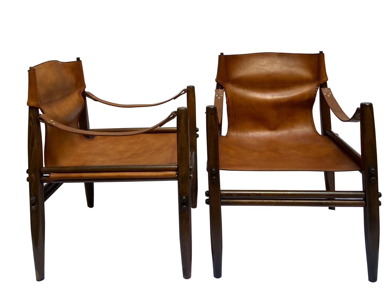 Pair of Oasi 85 model armchairs designed by Franco Legler, produced by Zanotta, 1960. The armchairs have a beech wood frame and leather upholstery. The particularity of the seat, in addition to the perfect wooden joints, is its removable structure.