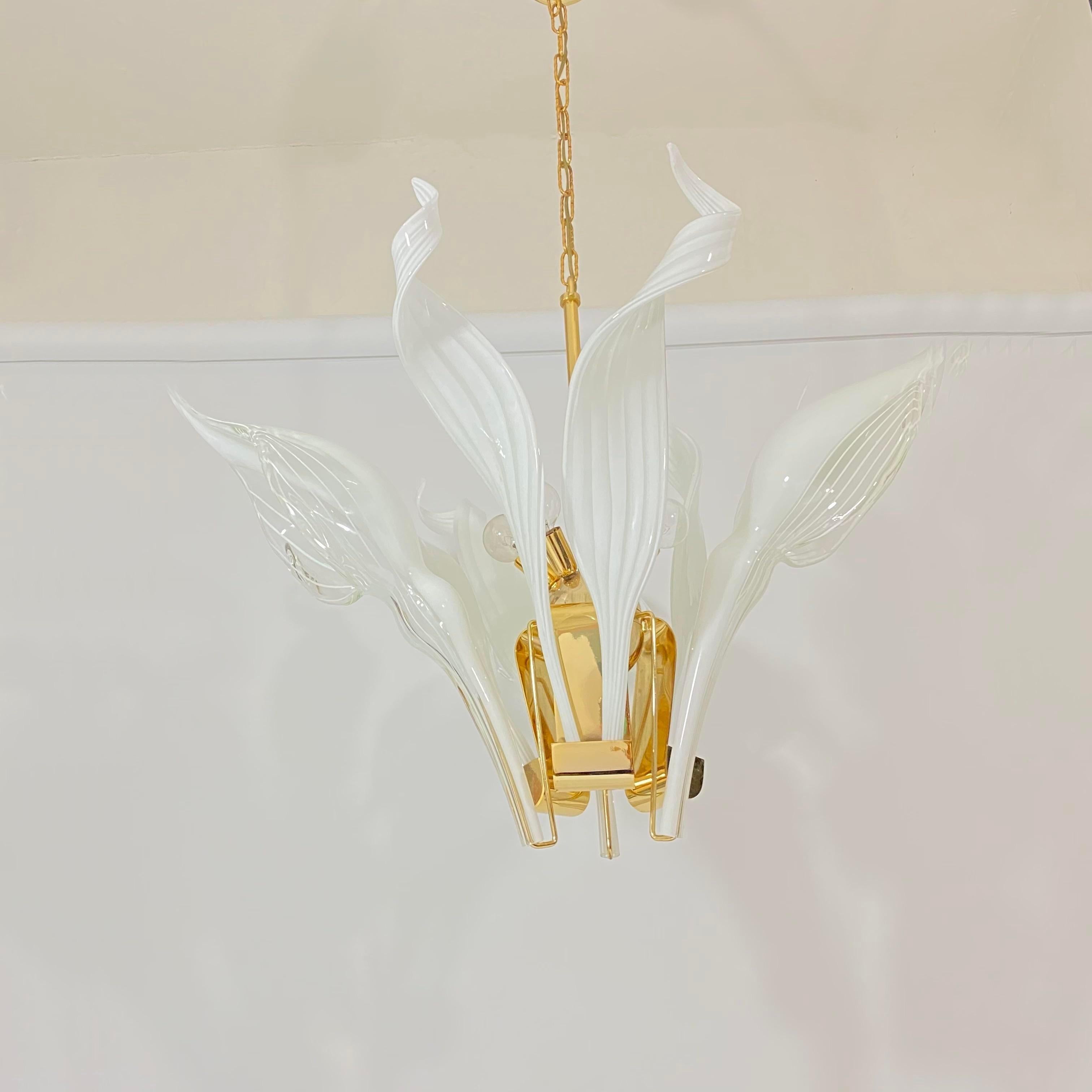 Franco Luce Murano Glass Calla Lilly and Ribbon Brass Chandelier For Sale 1